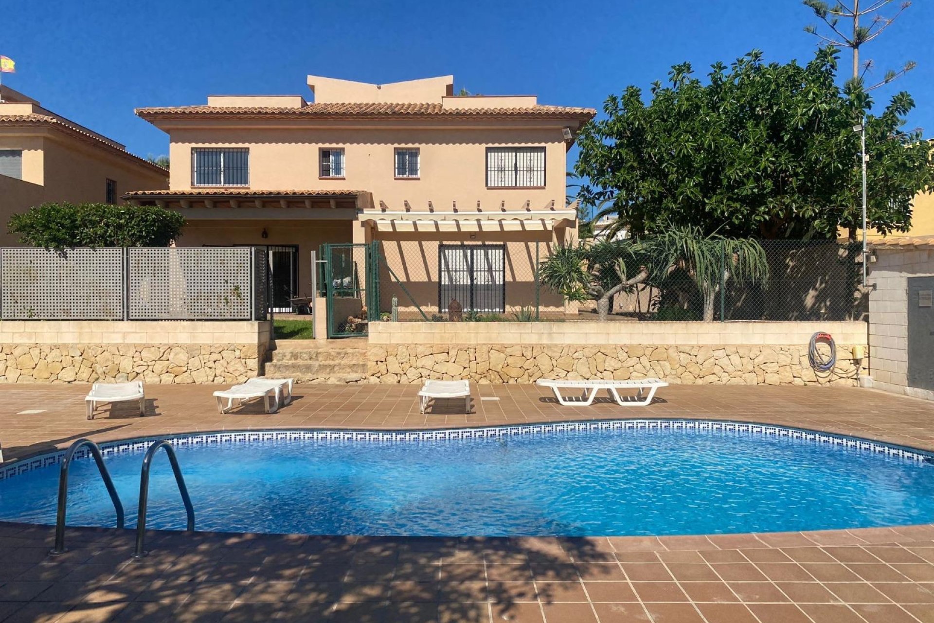 Herverkoop - Tussenwoning -
La Nucía