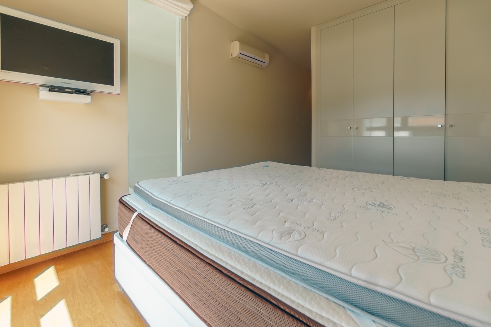 Herverkoop - Twee-onder-een-kapwoning  -
Albir