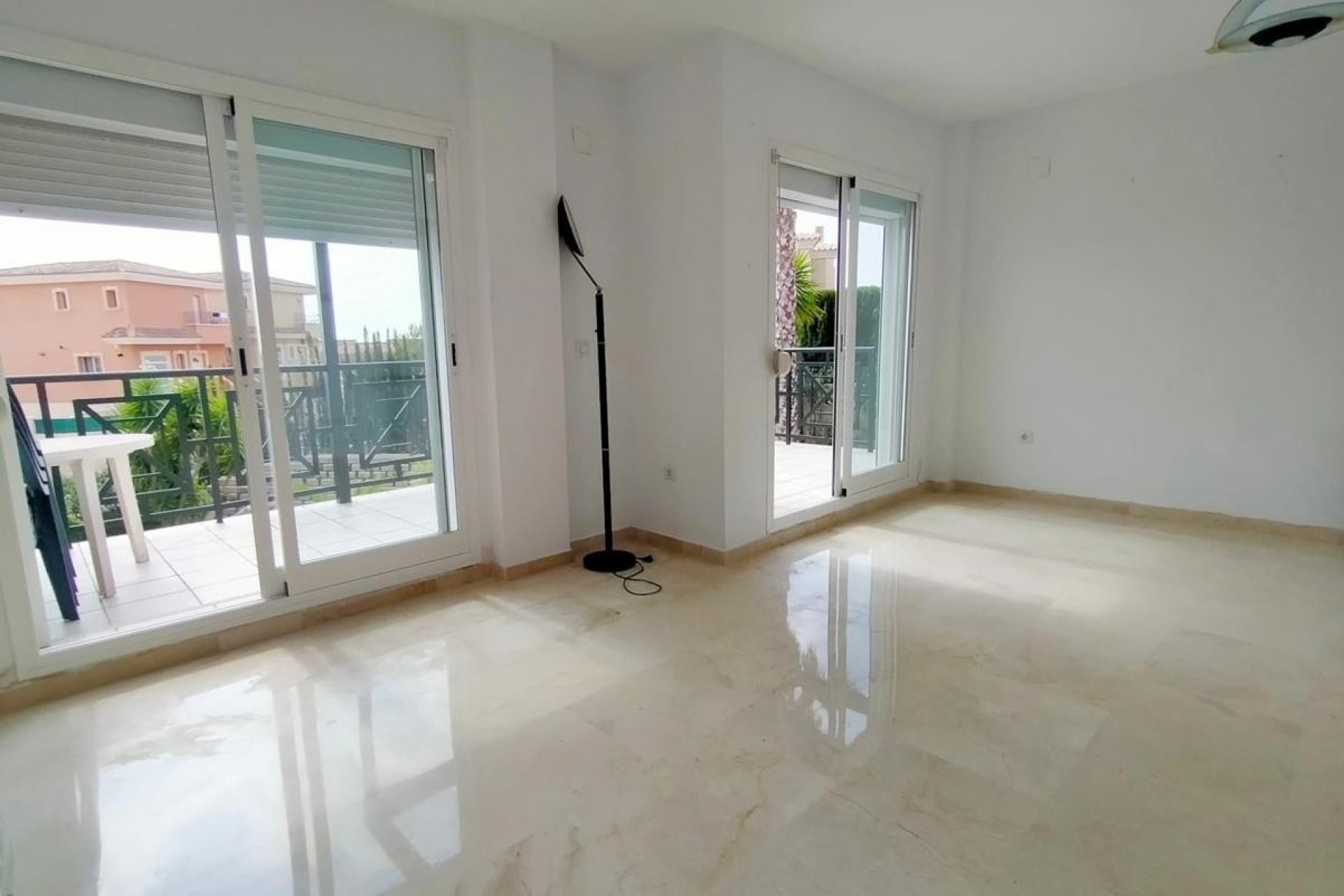 Herverkoop - Twee-onder-een-kapwoning  -
La Nucía