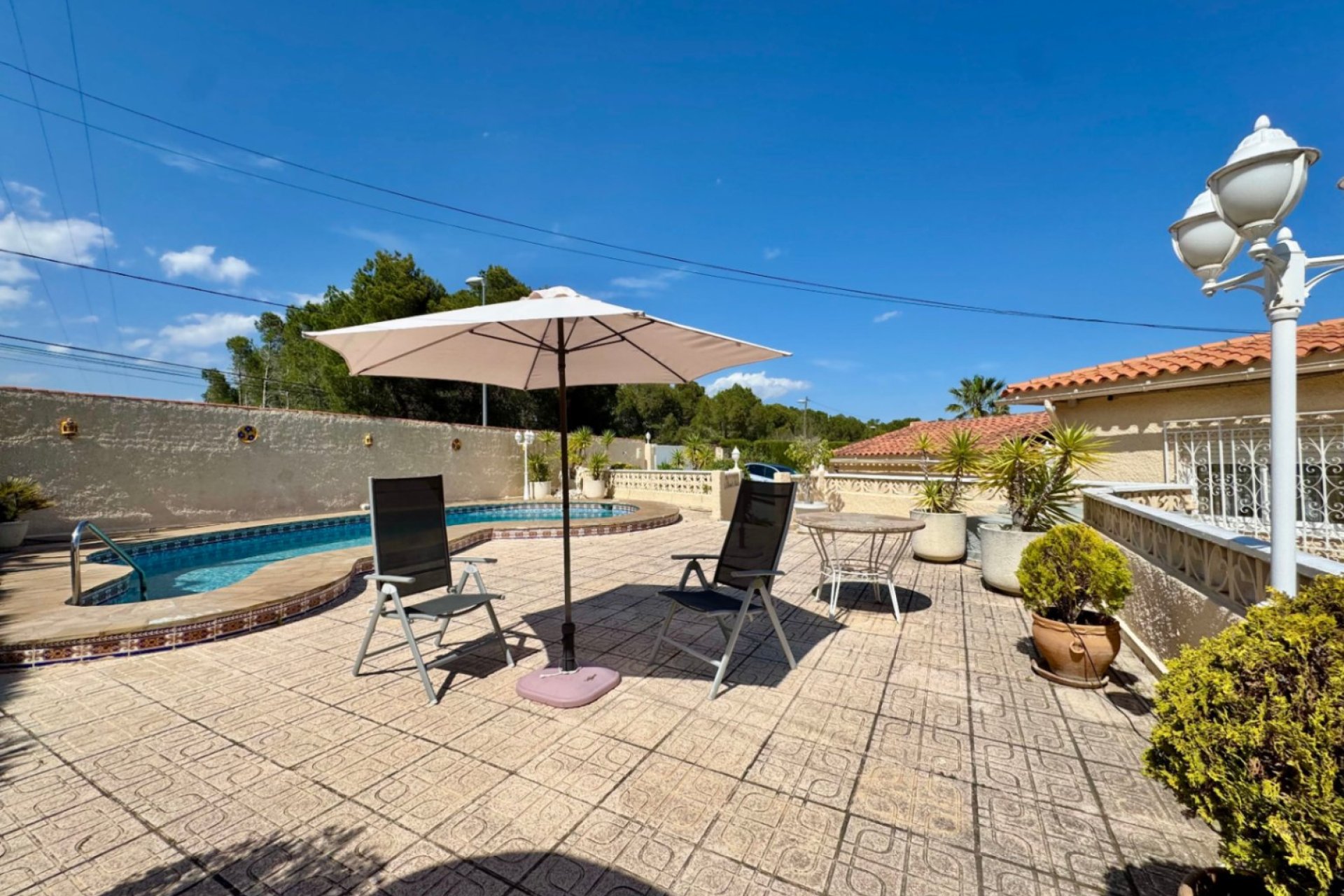 Herverkoop - Villa -
La Nucía - Entrepinos