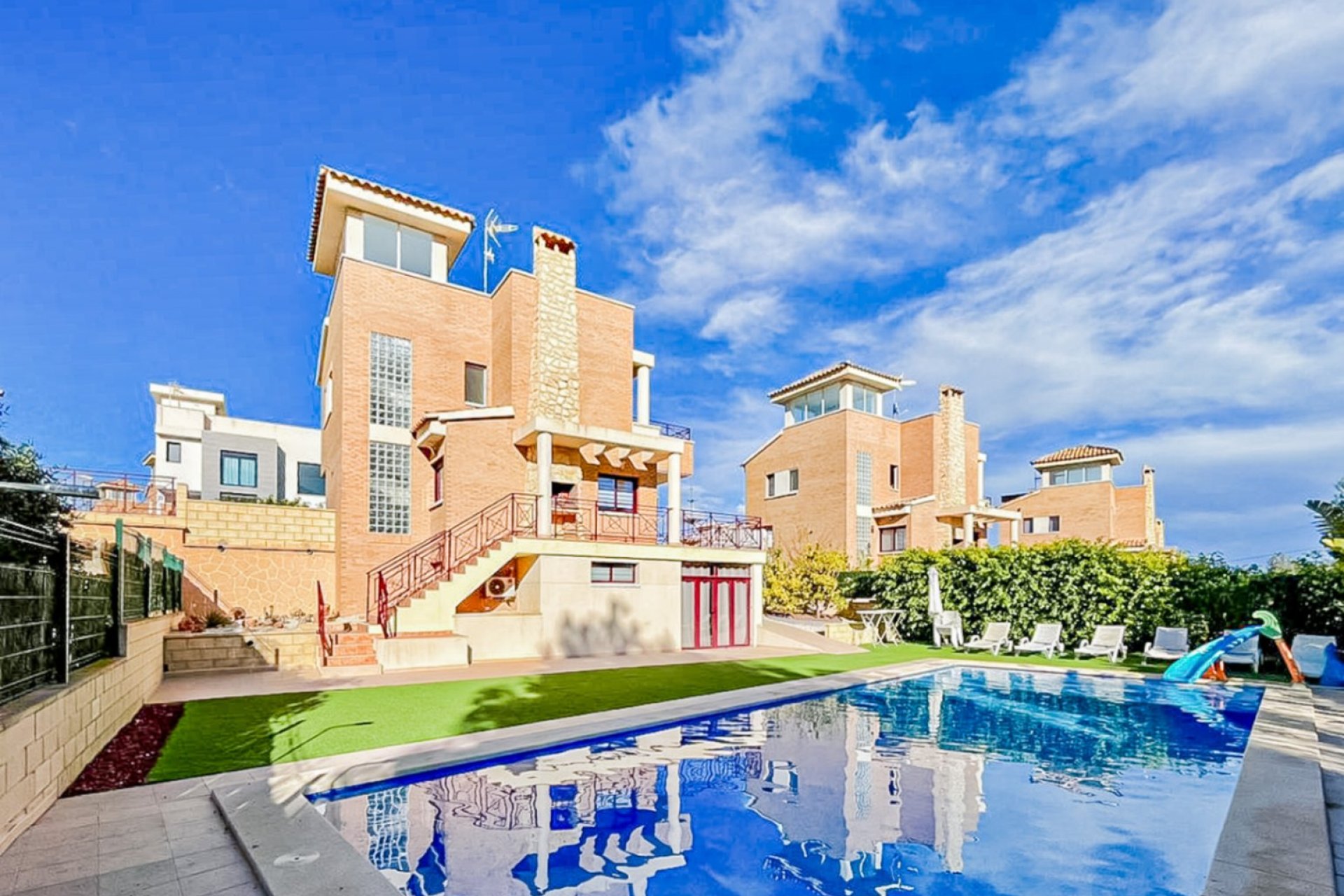 Herverkoop - Villa -
La Nucía - Montebello - Nou Espai