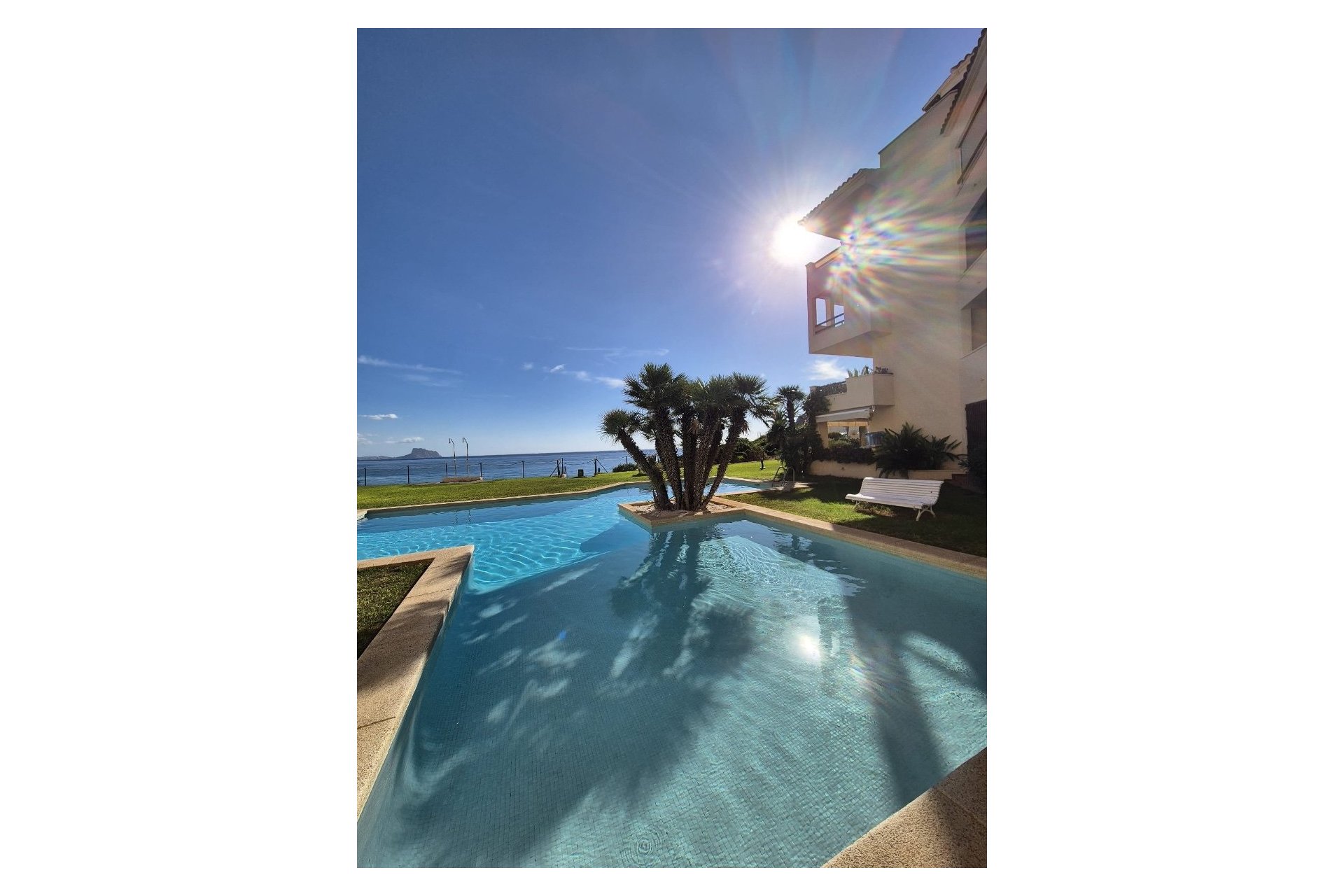 Location à court terme - Appartement -
Albir