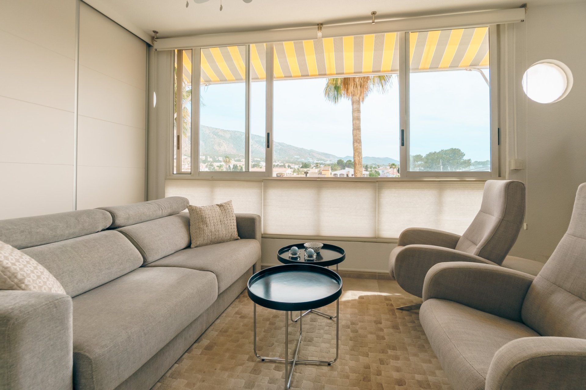 Location à court terme - Appartement -
Albir