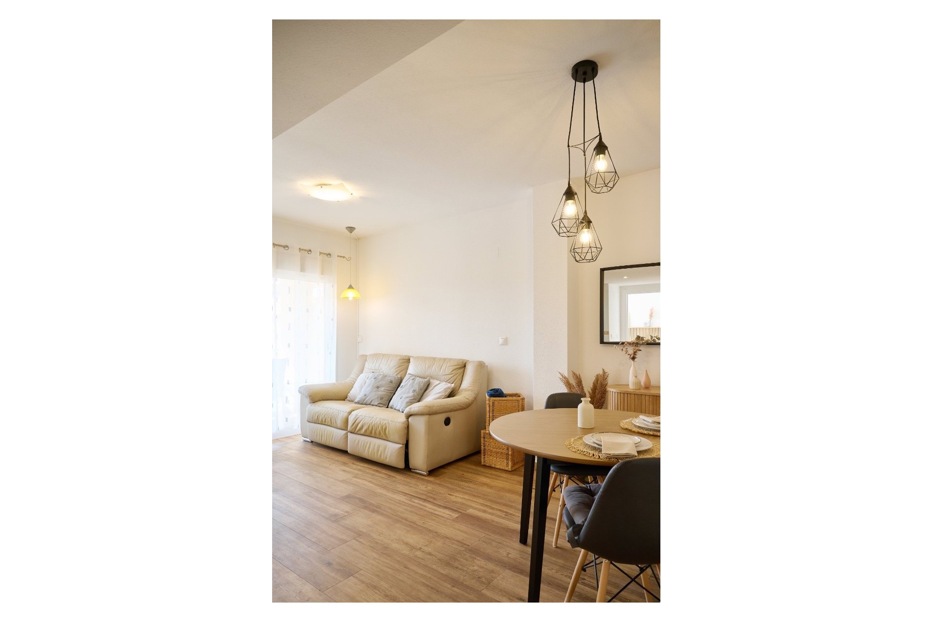 Location à court terme - Appartement -
Albir