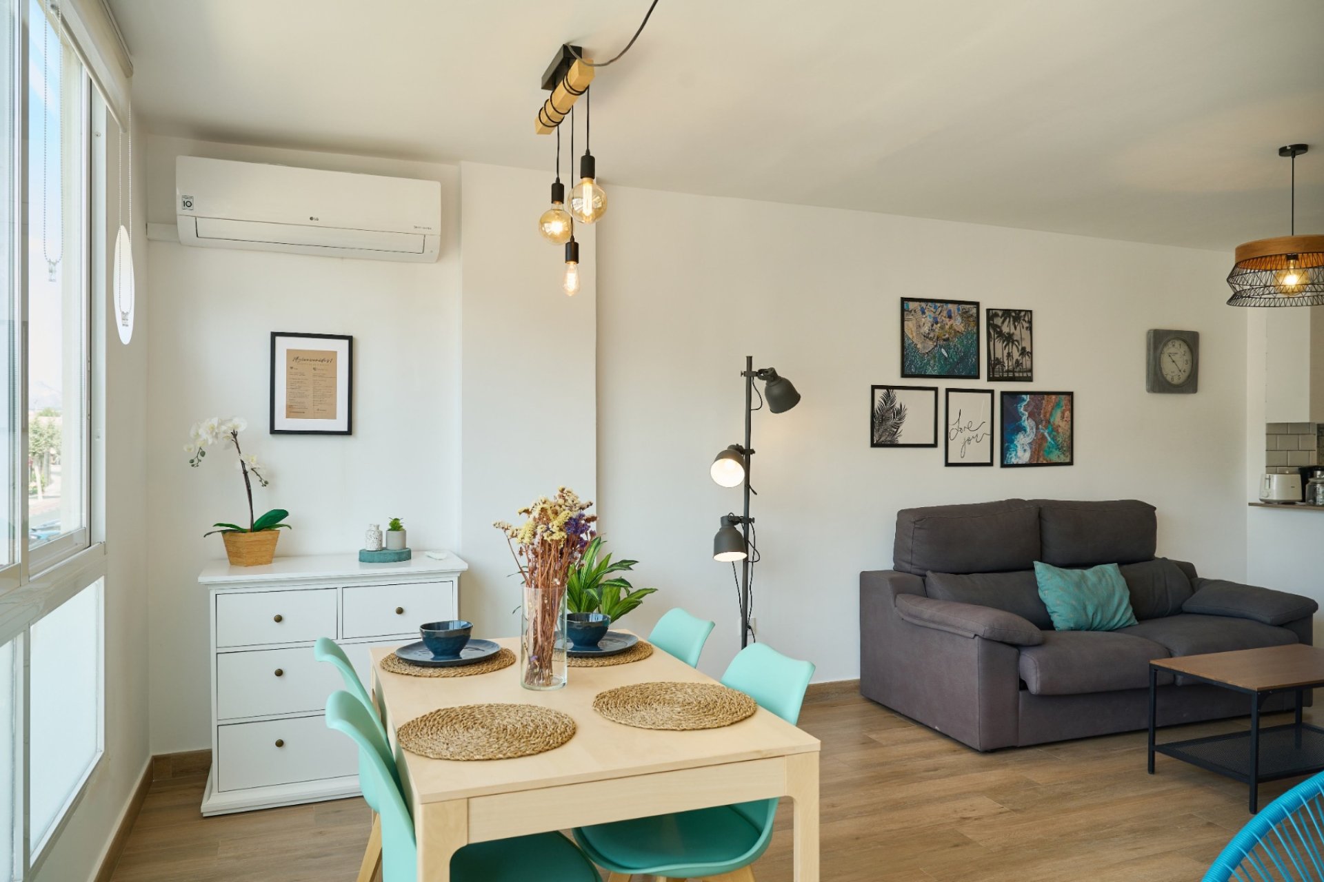 Location à court terme - Appartement -
Albir