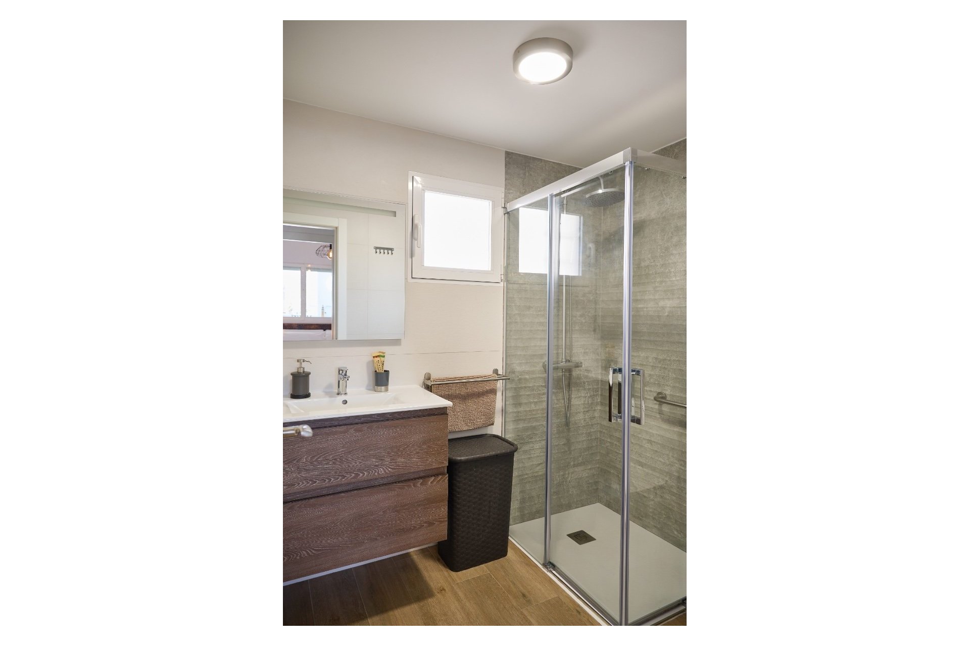 Location à court terme - Appartement -
Albir