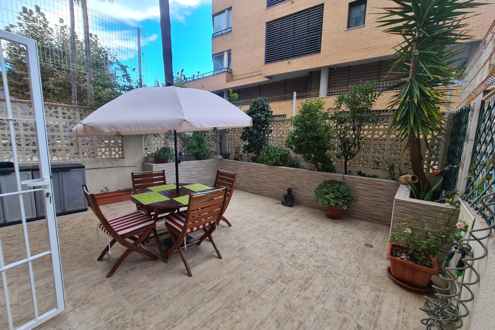 Location à court terme - Appartement -
Albir