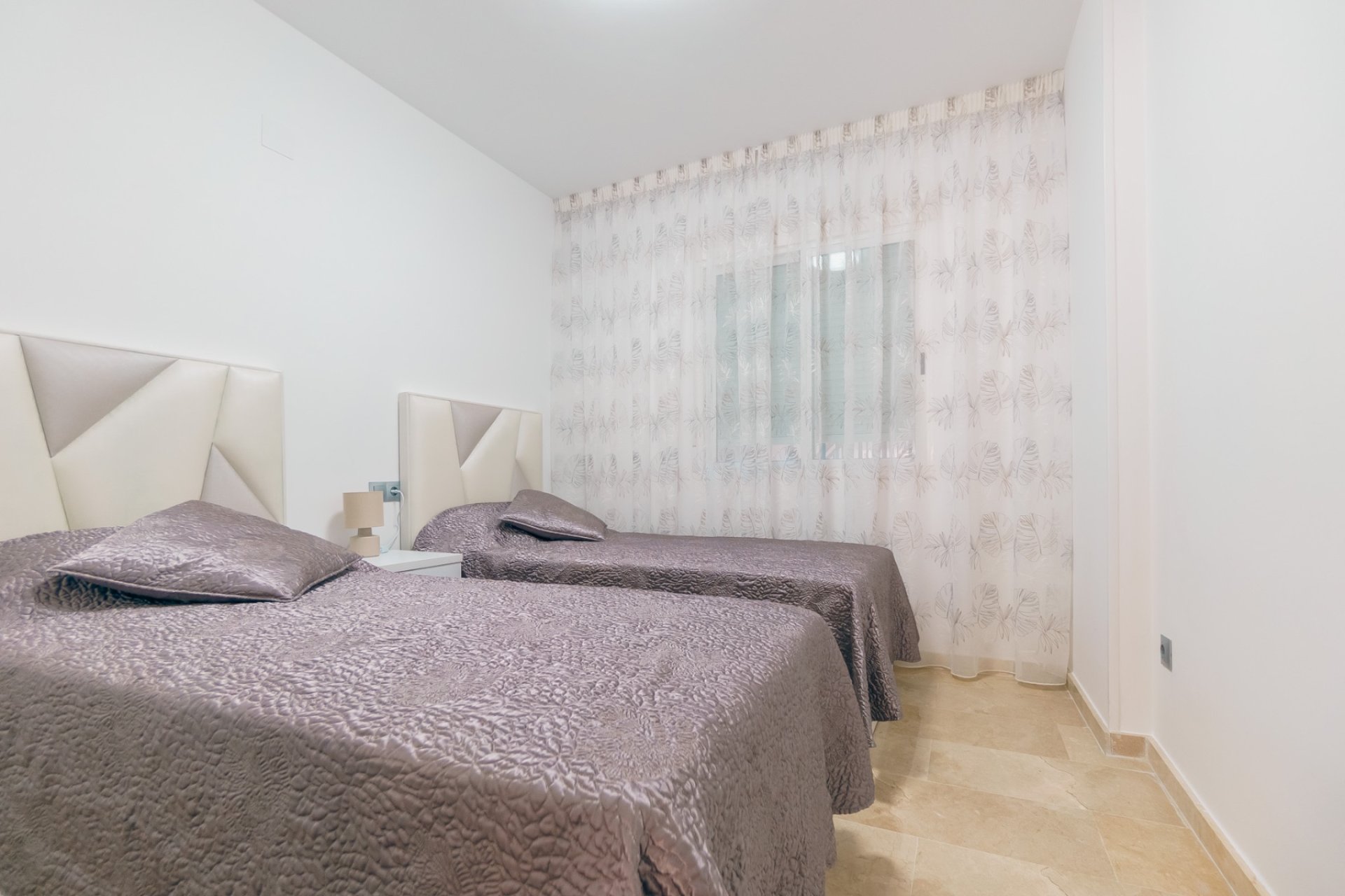 Location à court terme - Appartement -
Albir