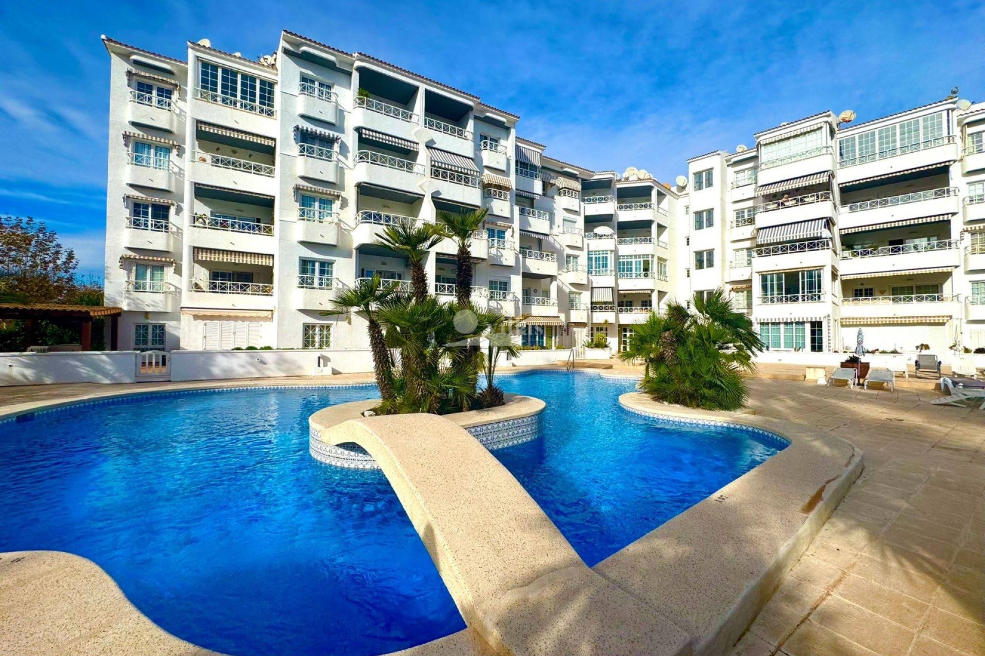 Location à long terme - Appartement -
Albir