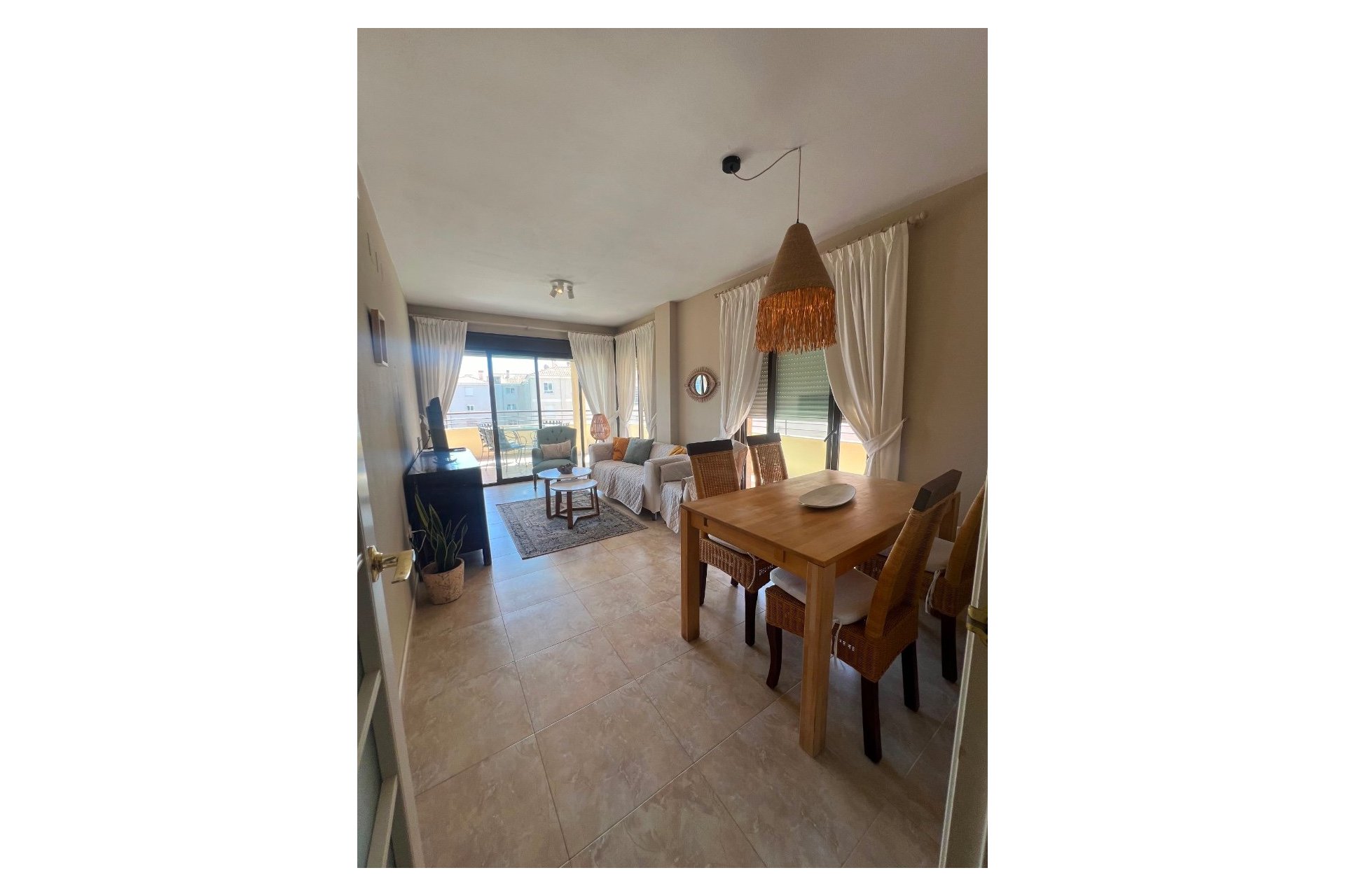Location à long terme - Appartement -
Albir