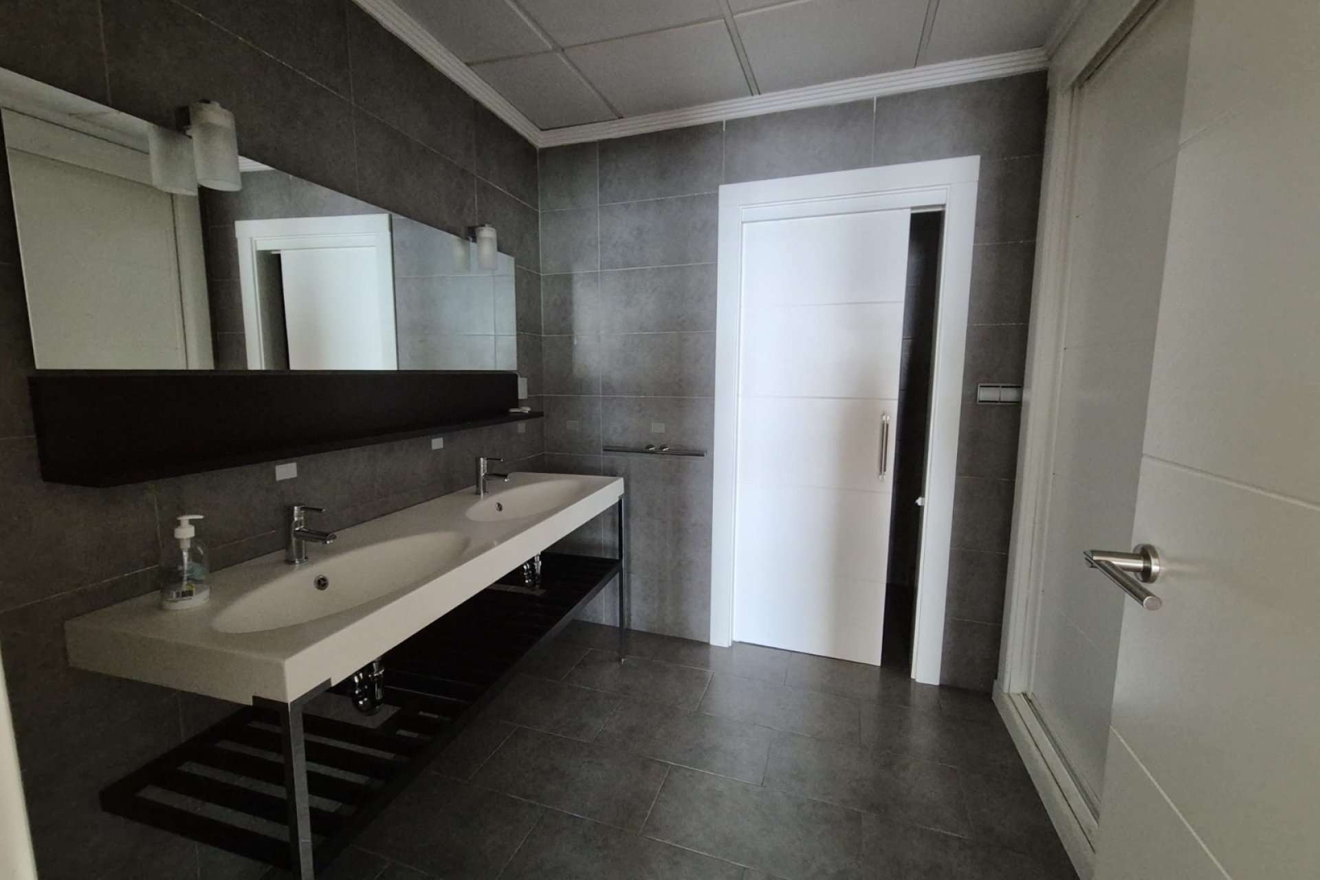 Location à long terme - Commercial -
Albir