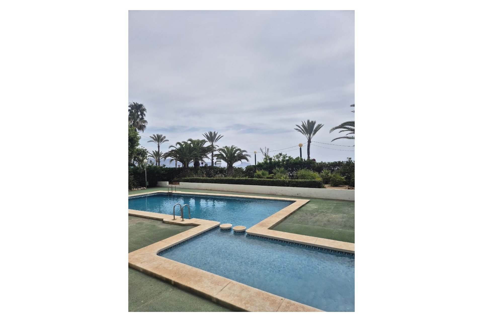Resale - Apartment / flat -
Albir
