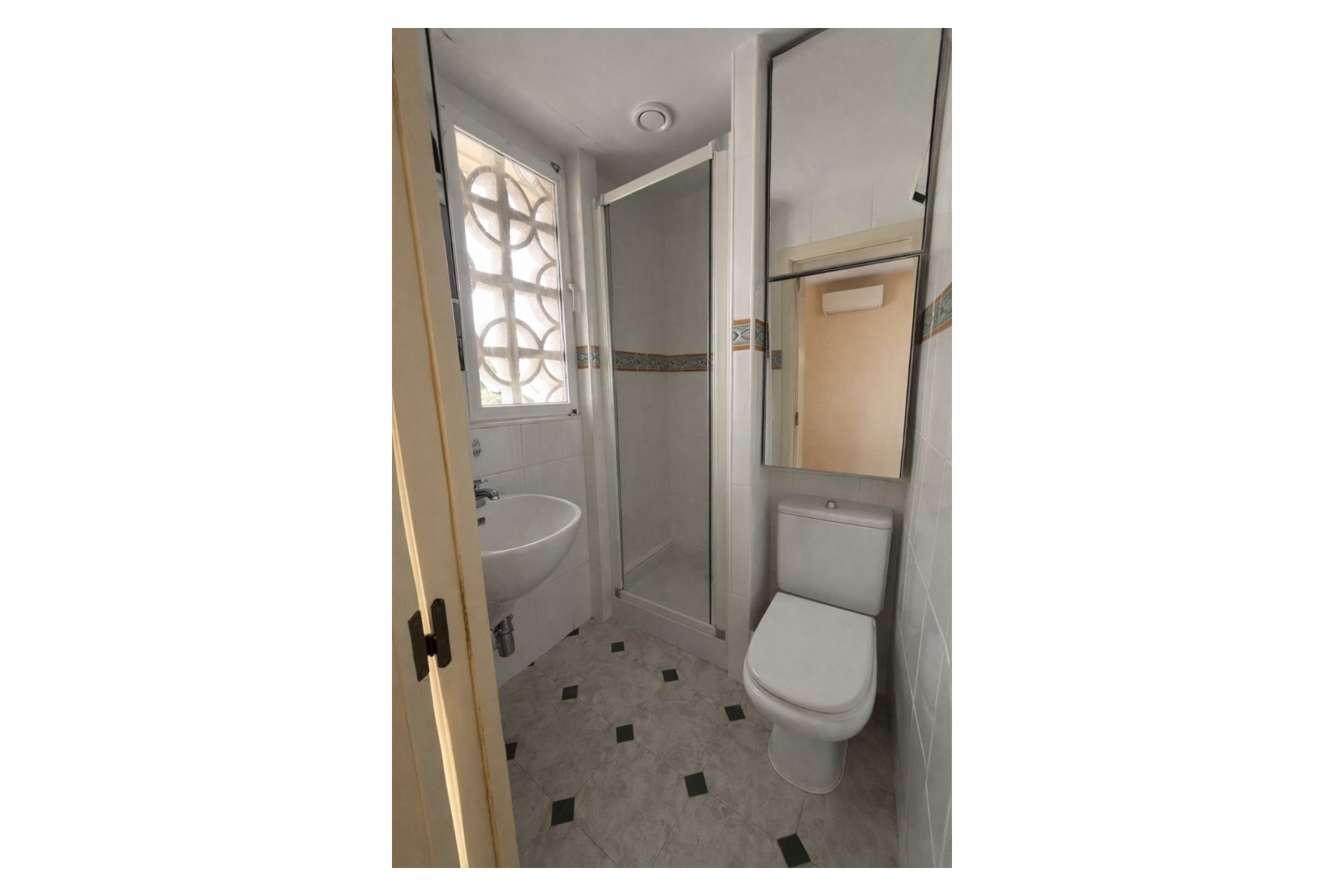 Resale - Apartment / Flat -
Albir