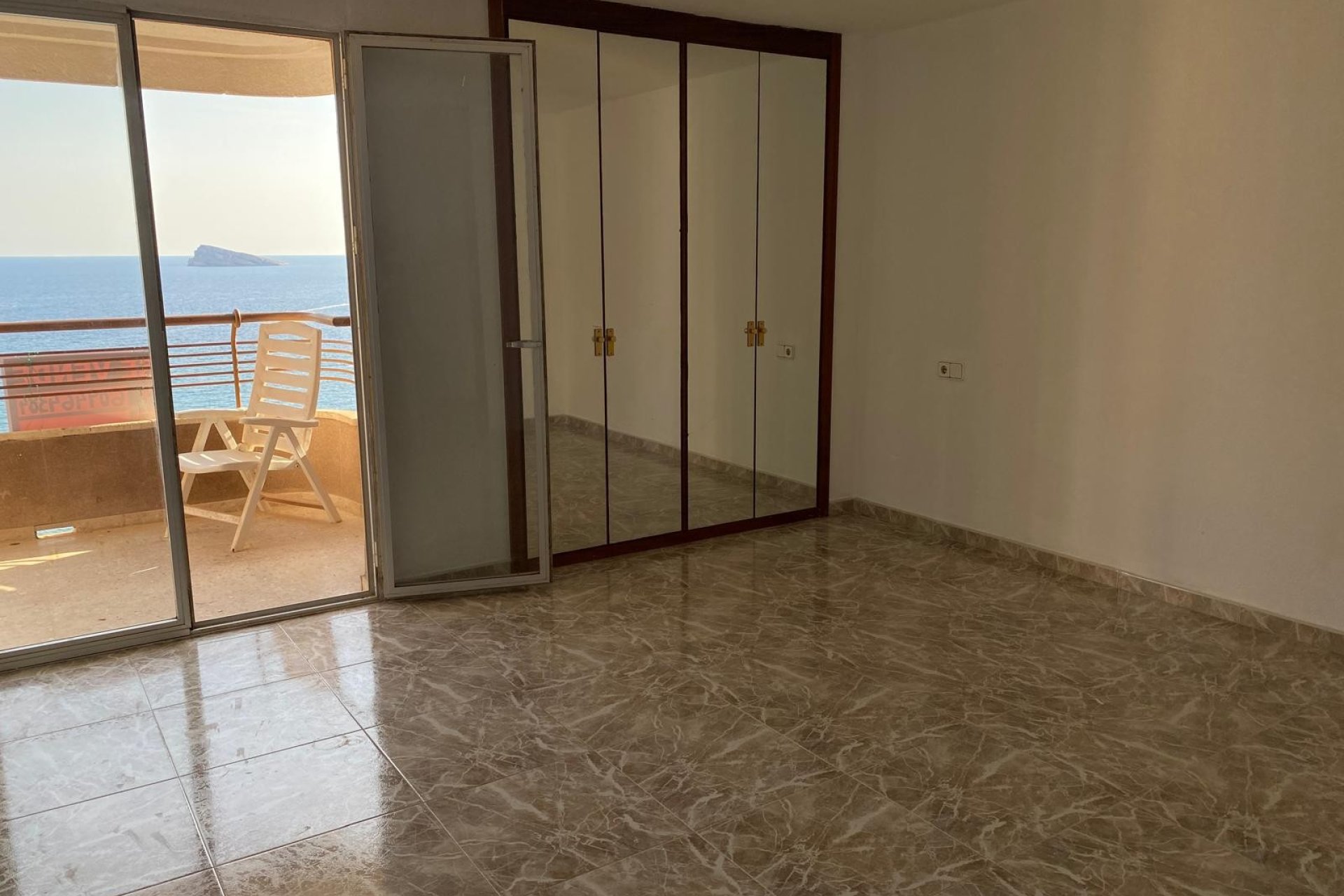 Resale - Apartment / flat -
Benidorm - 1ª Linea