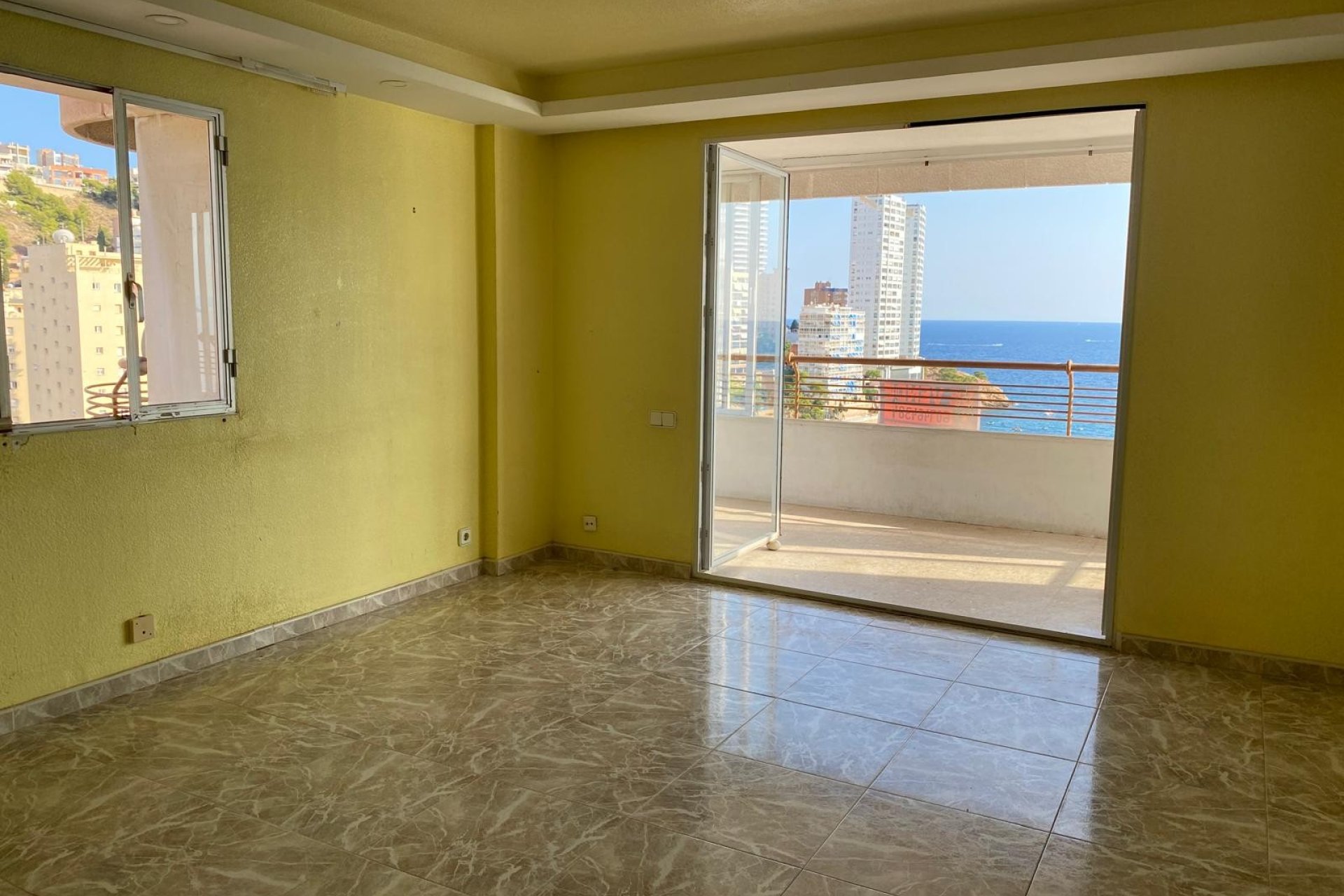 Resale - Apartment / flat -
Benidorm - 1ª Linea