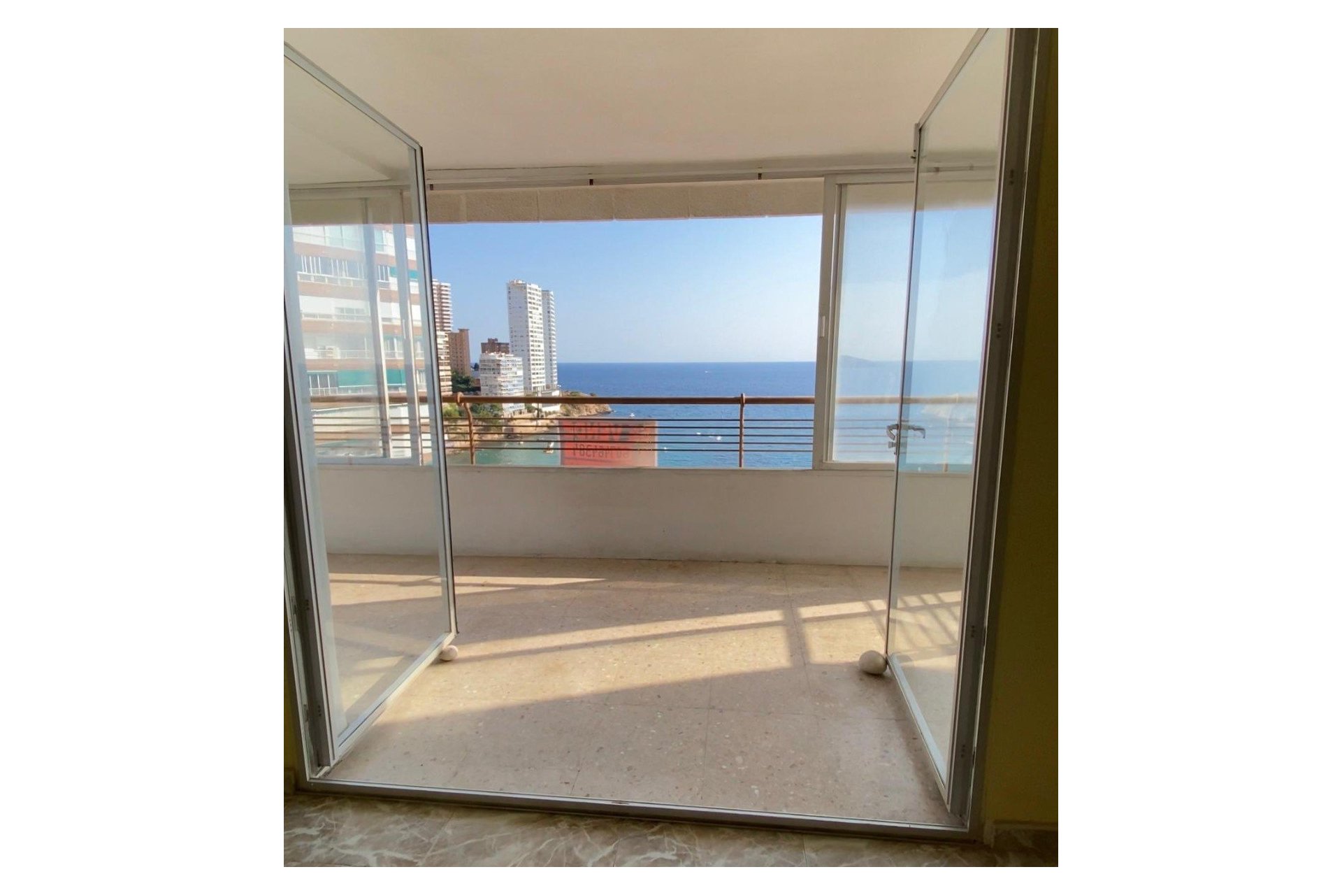 Resale - Apartment / flat -
Benidorm - 1ª Linea