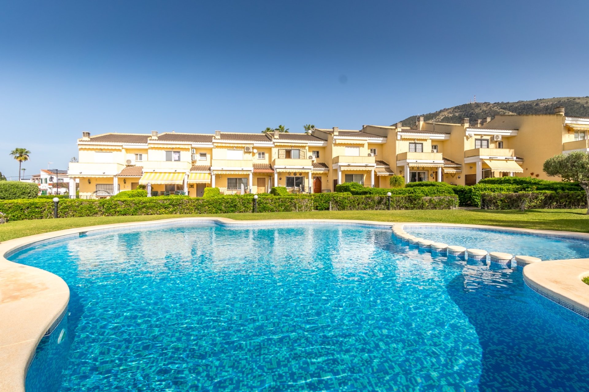 Resale - Bungalow -
Albir