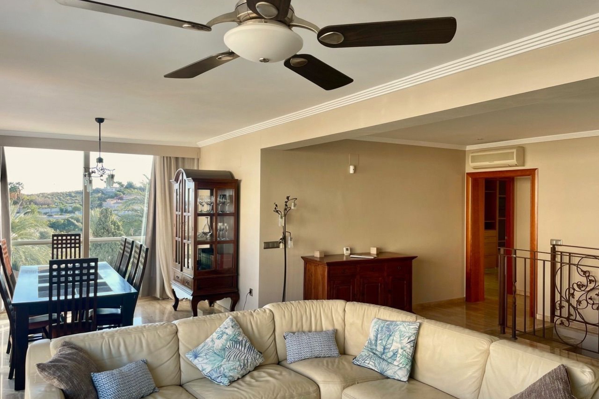 Resale -  Chalet / Villa -
El Campello