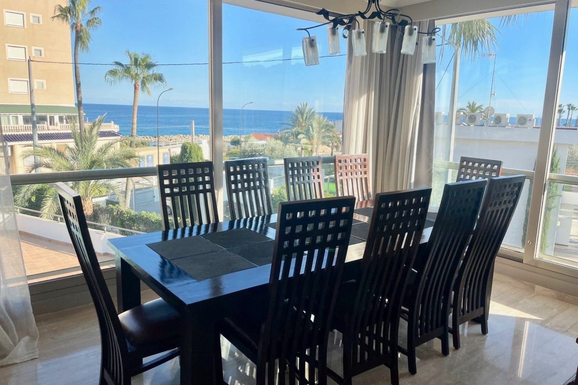 Resale -  Chalet / Villa -
El Campello