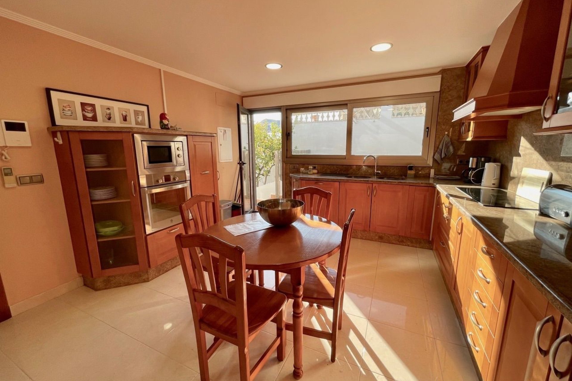 Resale -  Chalet / Villa -
El Campello
