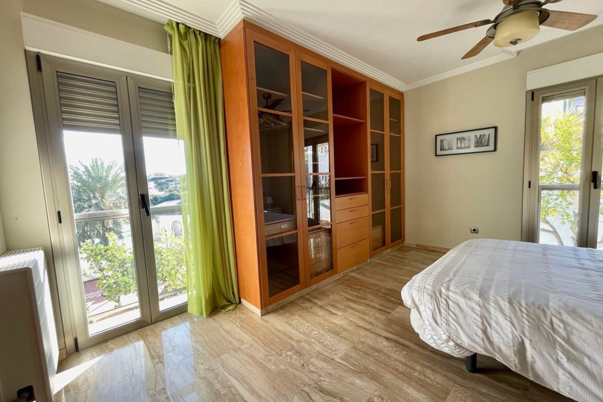 Resale -  Chalet / Villa -
El Campello