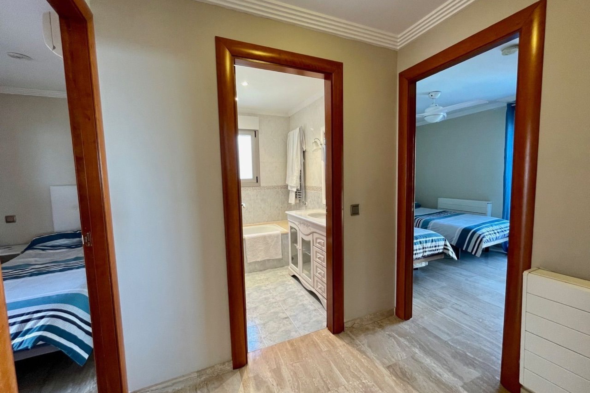 Resale -  Chalet / Villa -
El Campello