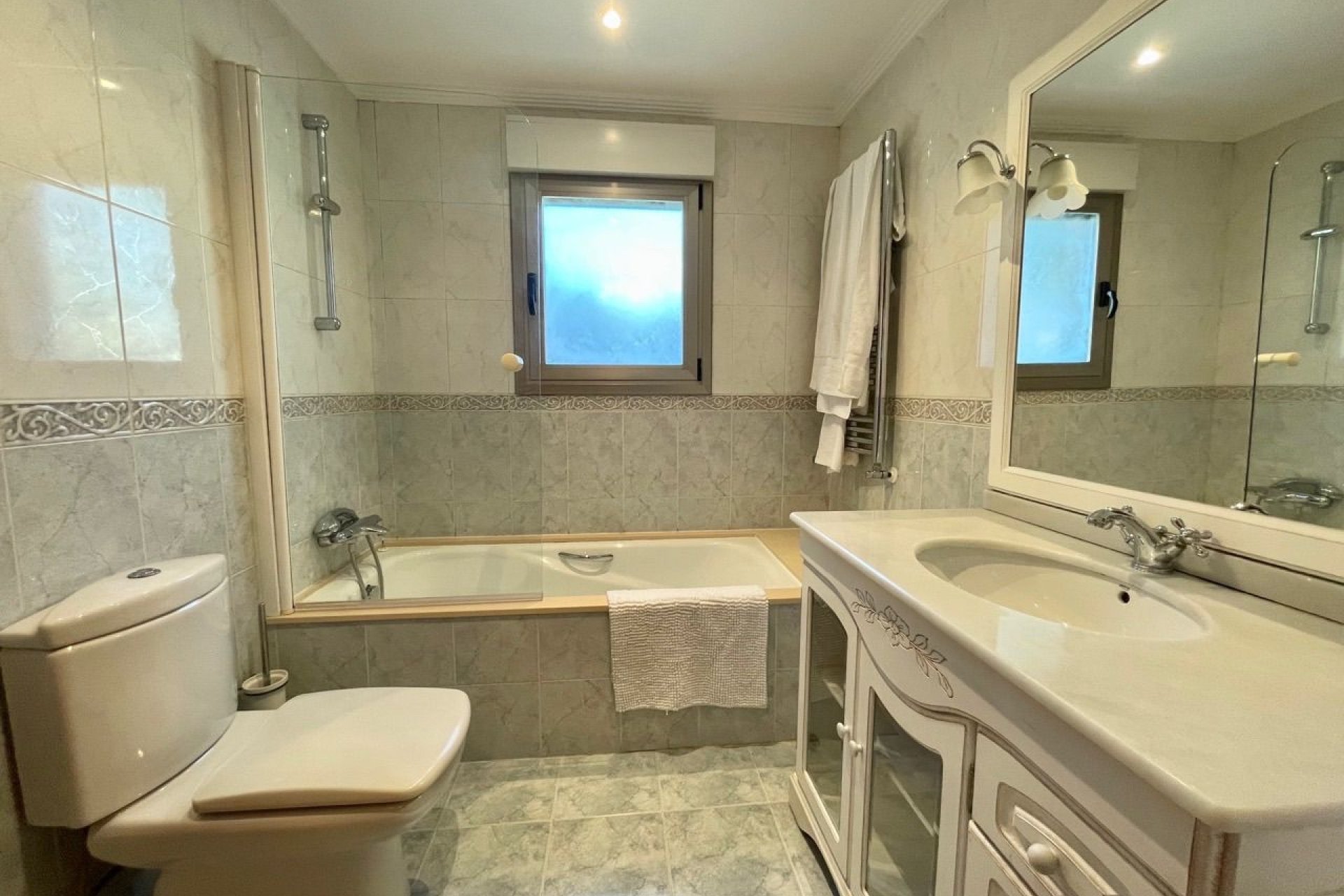 Resale -  Chalet / Villa -
El Campello