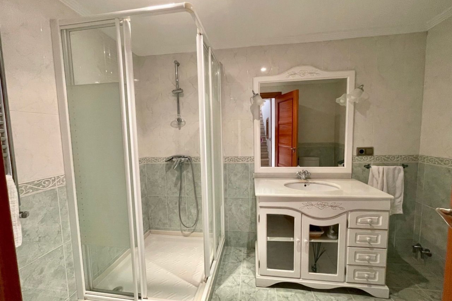 Resale -  Chalet / Villa -
El Campello