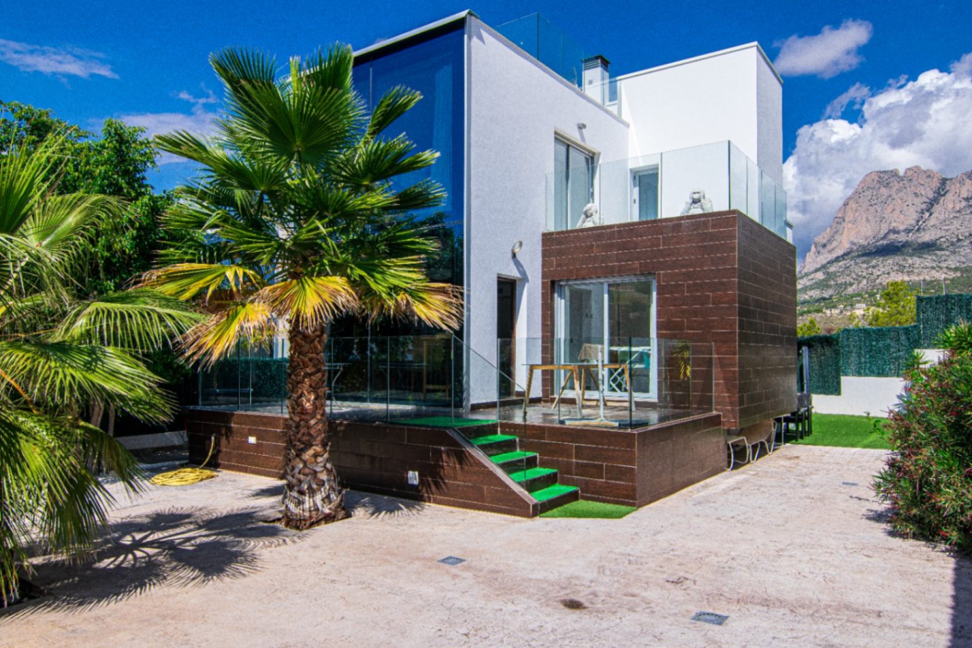 Resale -  Chalet / Villa -
Finestrat