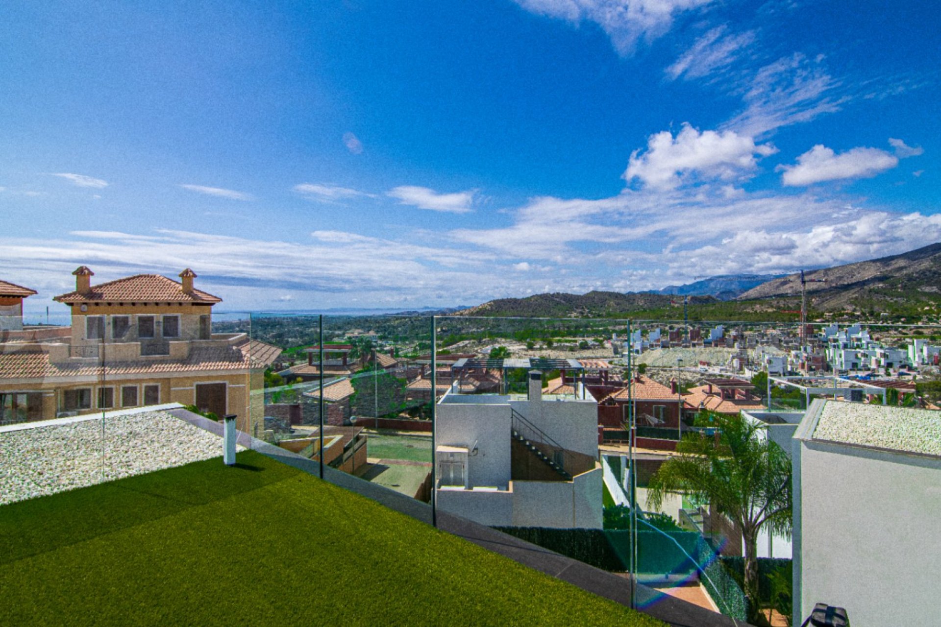 Resale -  Chalet / Villa -
Finestrat