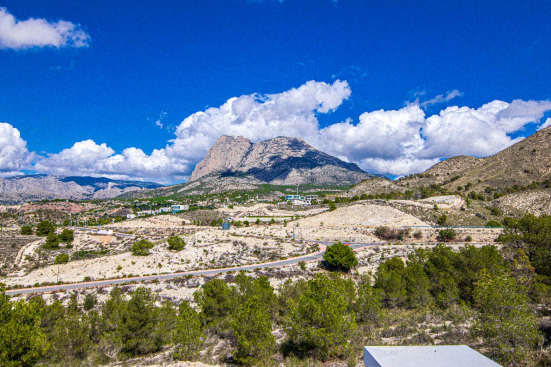 Resale -  Chalet / Villa -
Finestrat