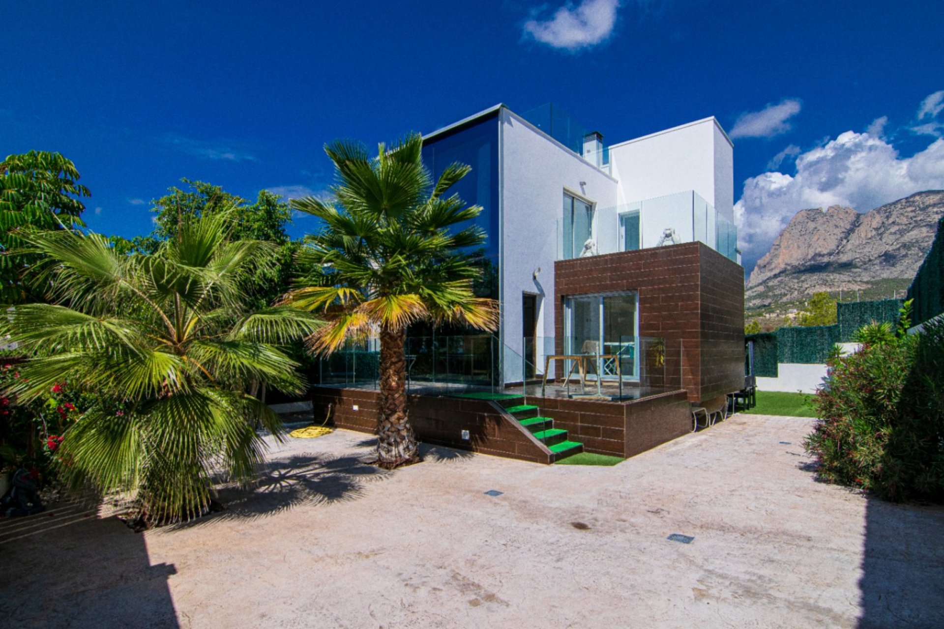 Resale -  Chalet / Villa -
Finestrat