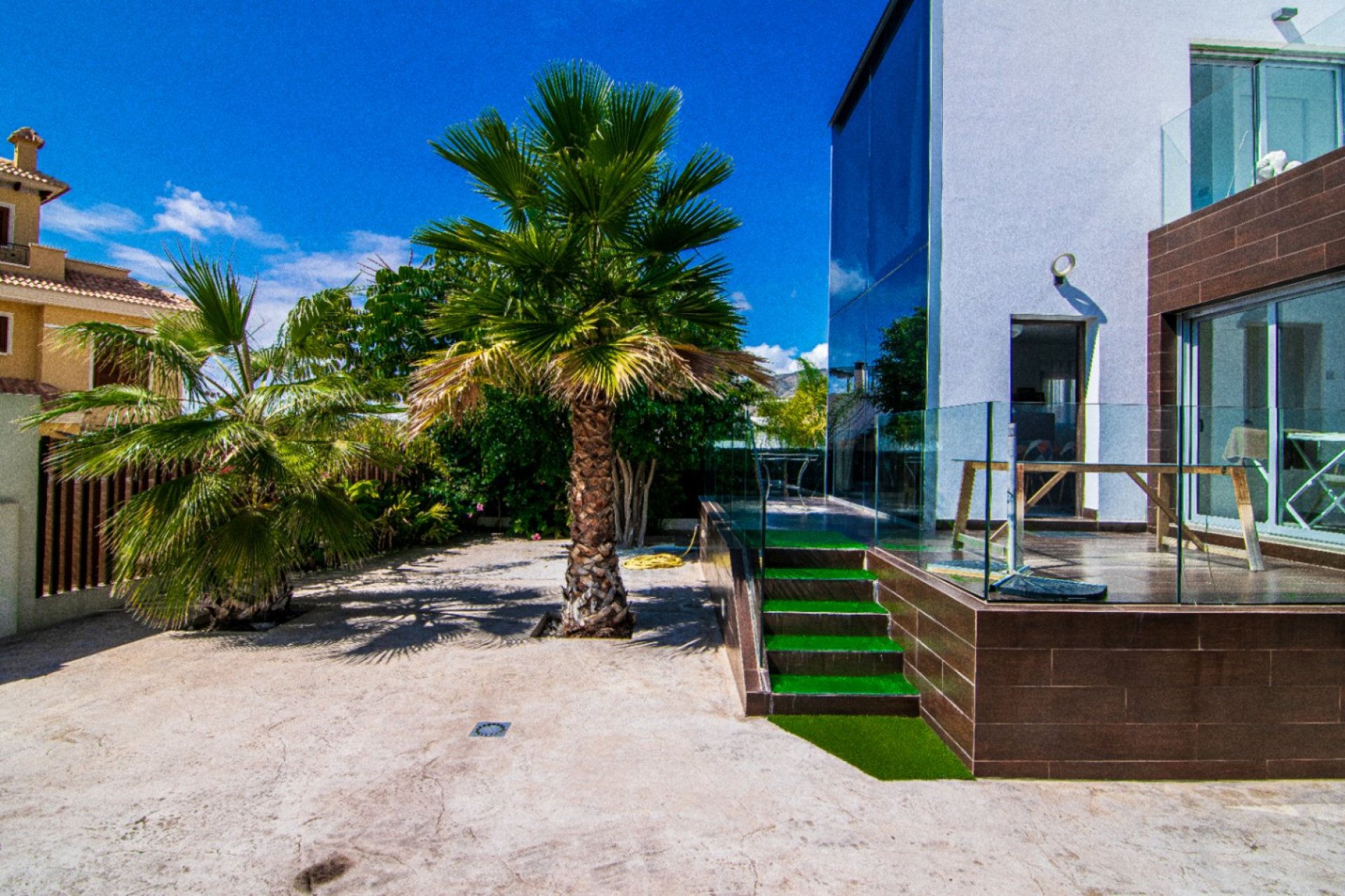 Resale -  Chalet / Villa -
Finestrat