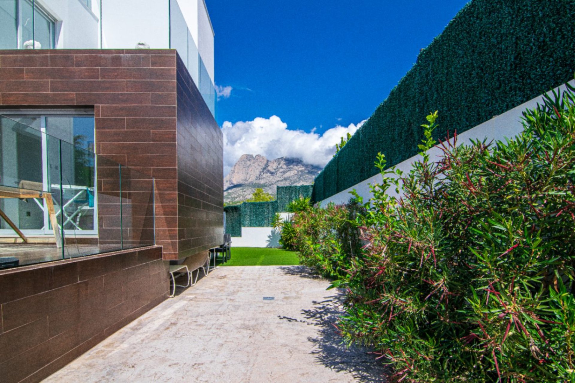 Resale -  Chalet / Villa -
Finestrat