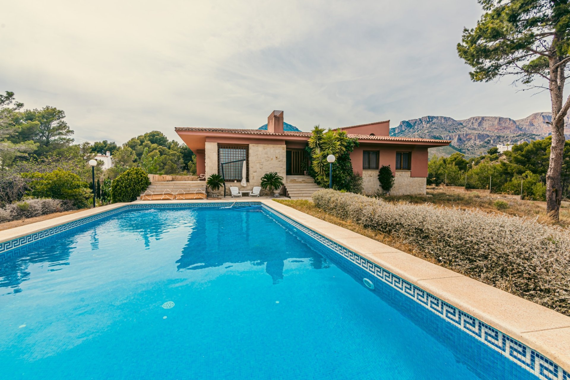 Resale -  Chalet / Villa -
La Nucía