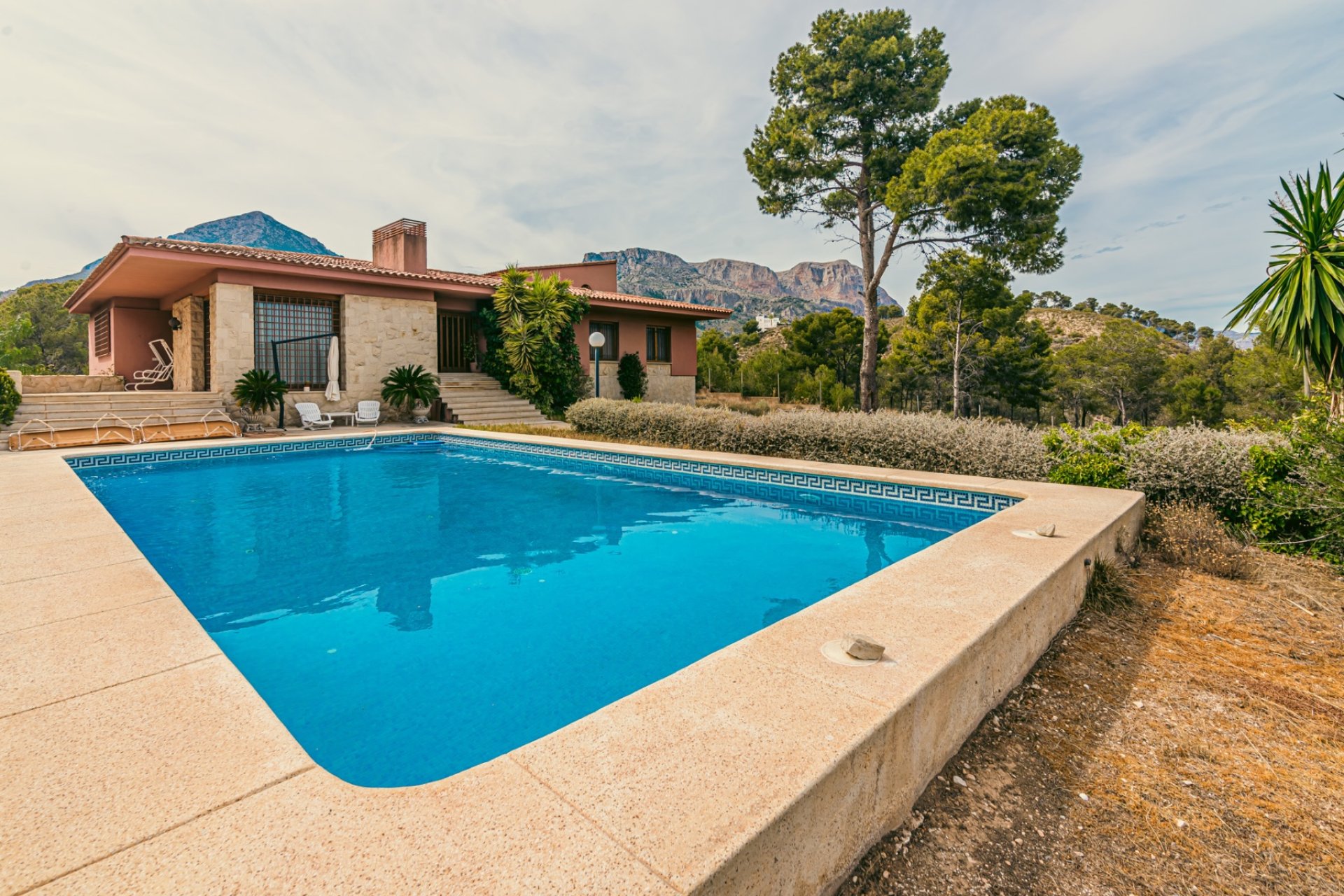 Resale -  Chalet / Villa -
La Nucía