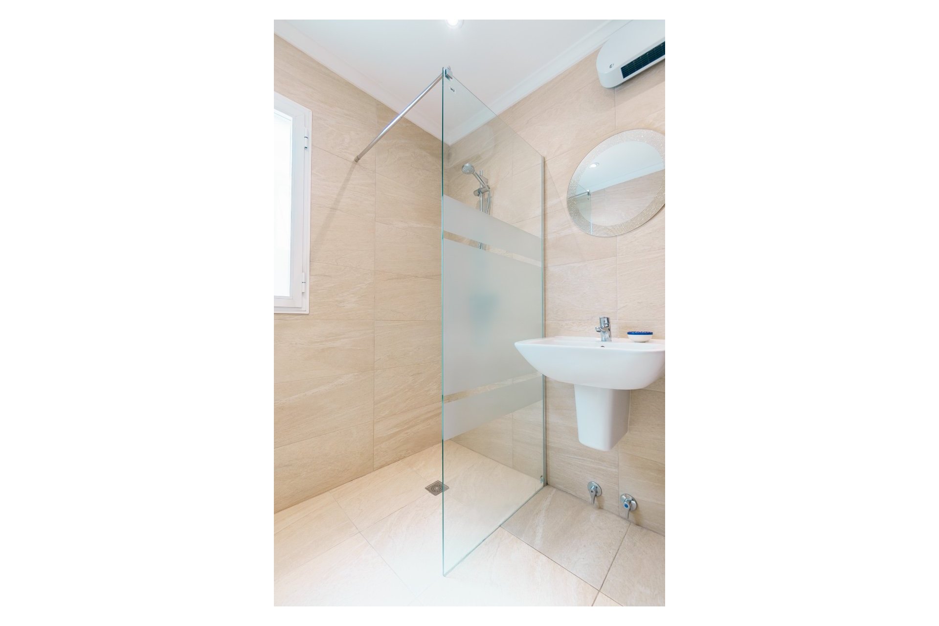 Resale -  Chalet / Villa -
La Nucía