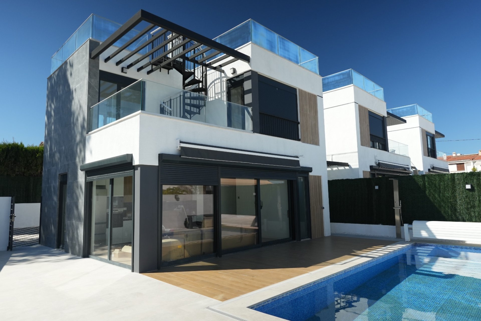 Resale -  Chalet / Villa -
La Nucía