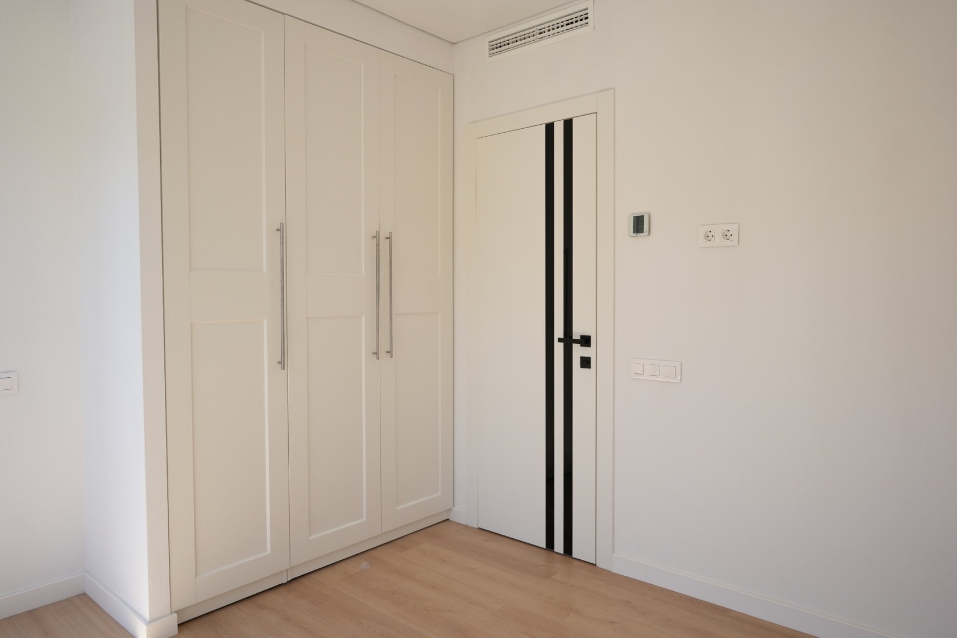 Resale -  Chalet / Villa -
La Nucía