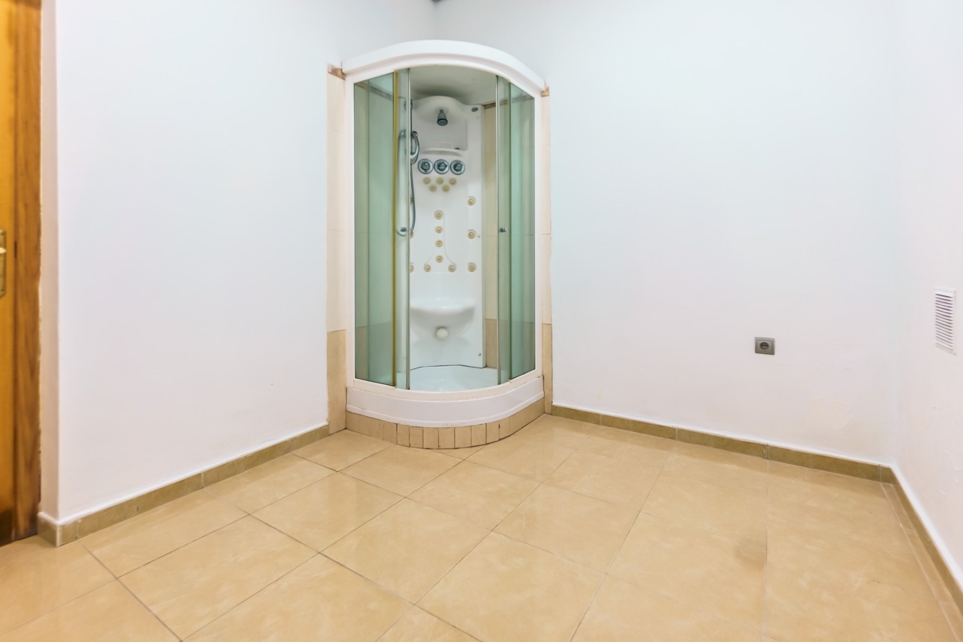 Resale -  Chalet / Villa -
La Nucía