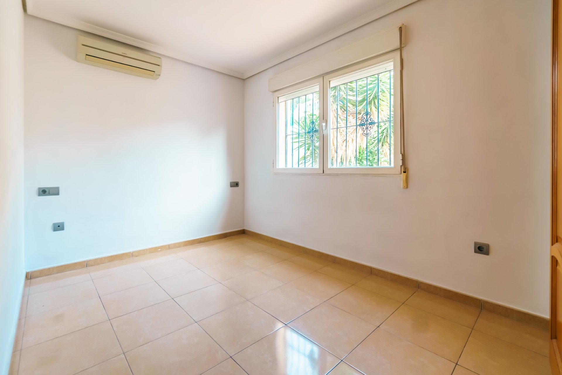 Resale -  Chalet / Villa -
La Nucía