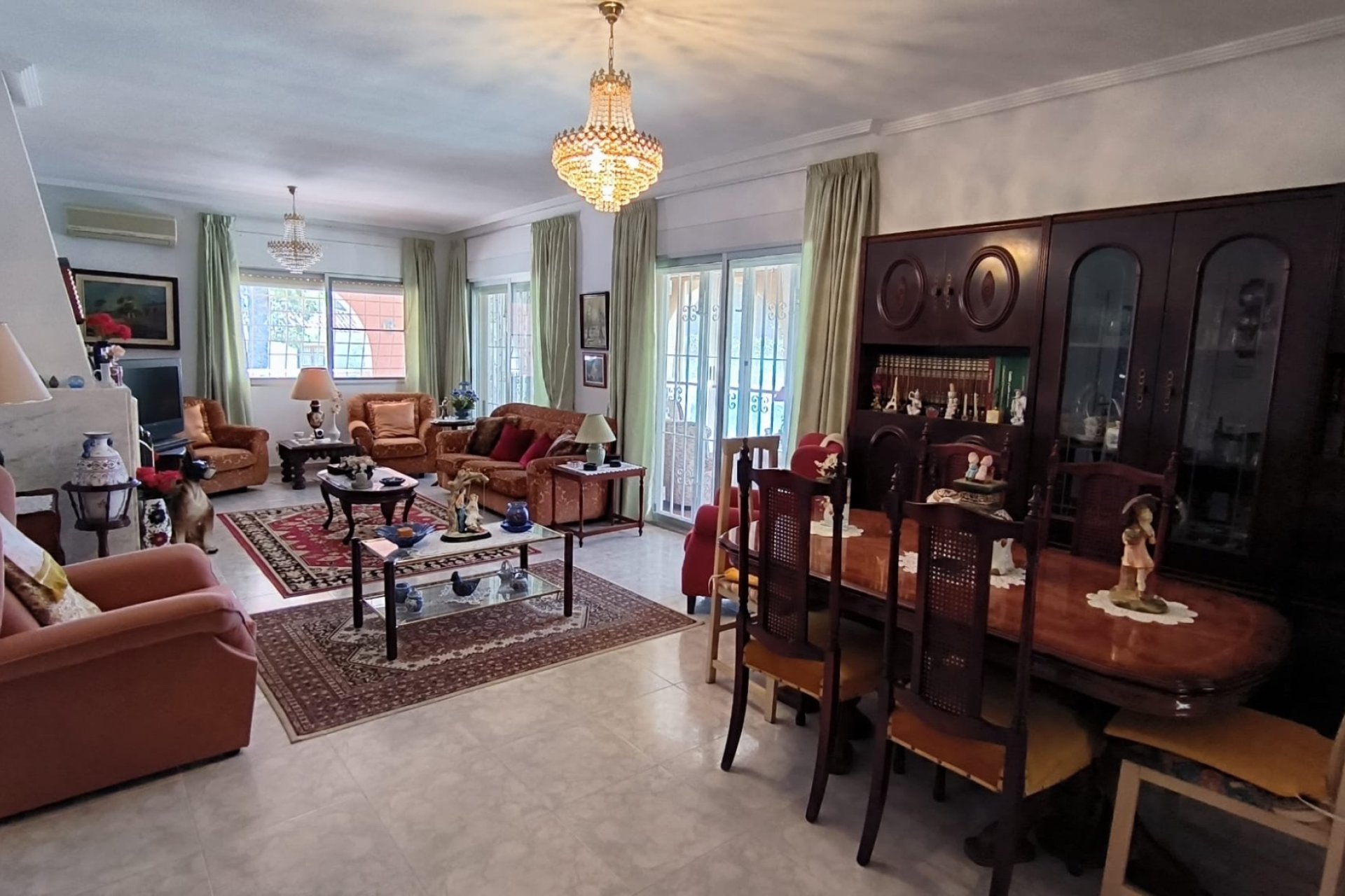 Resale -  Chalet / Villa -
La Nucía