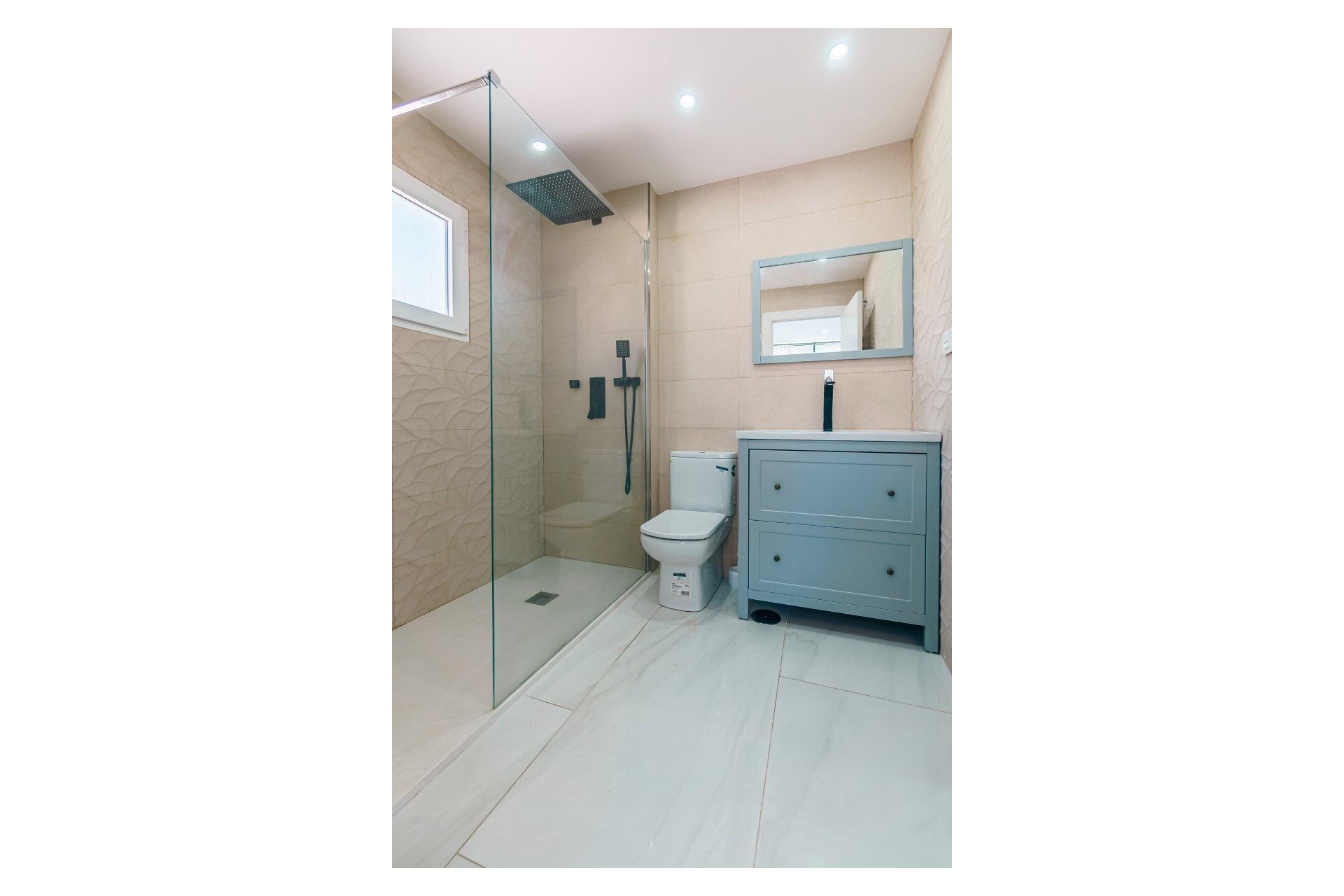 Resale -  Chalet / Villa -
La Nucía