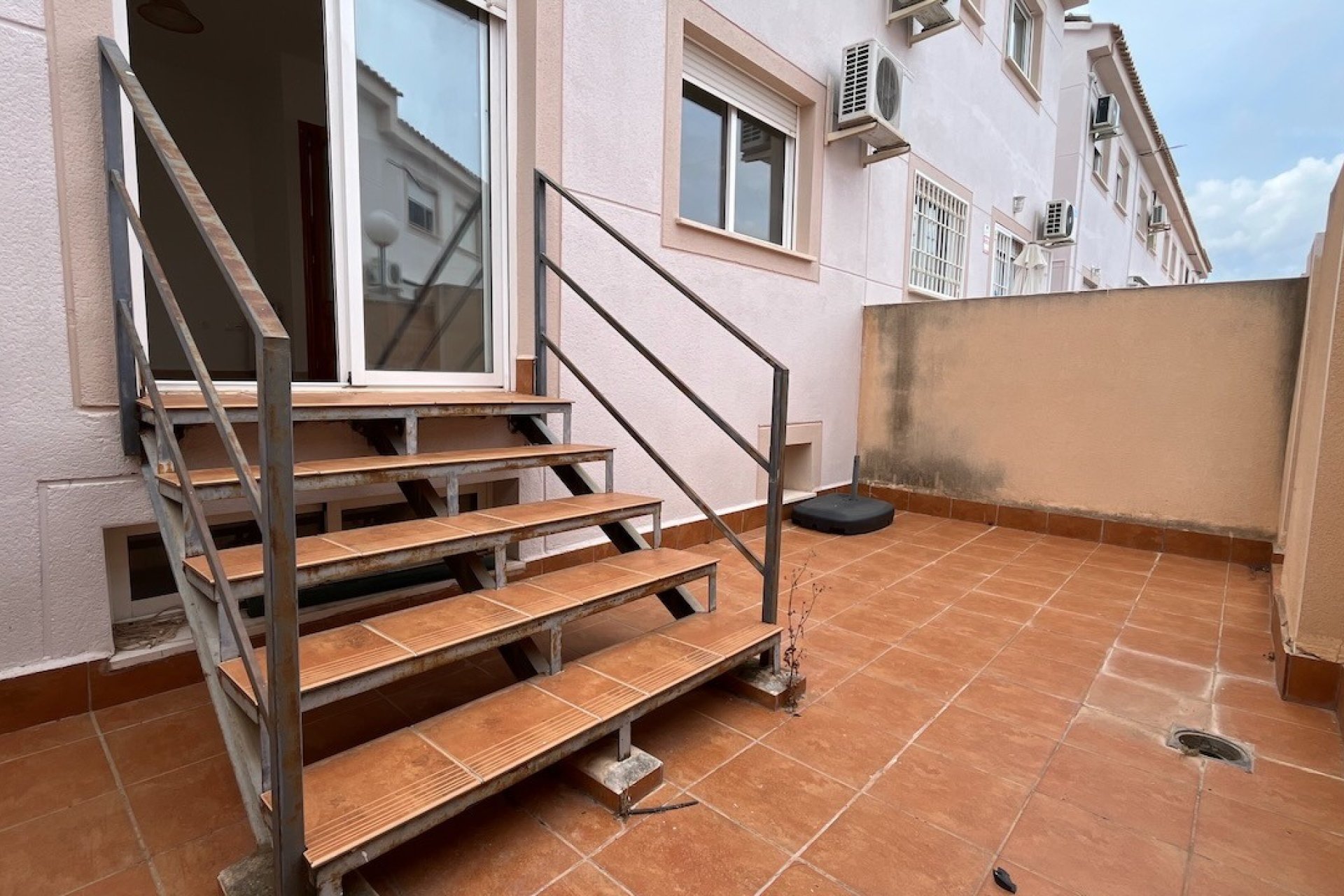 Resale - Townhouse / Semi -
Polop - Urbanizaciones