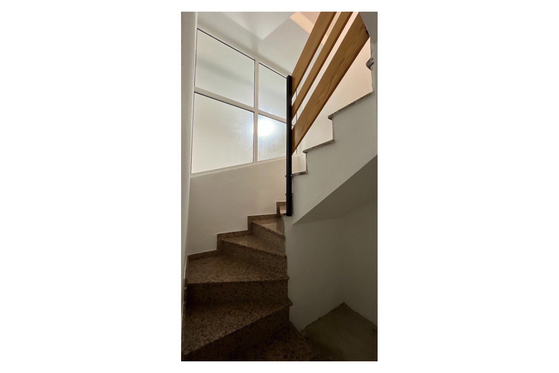 Resale - Townhouse / Semi -
Polop - Urbanizaciones