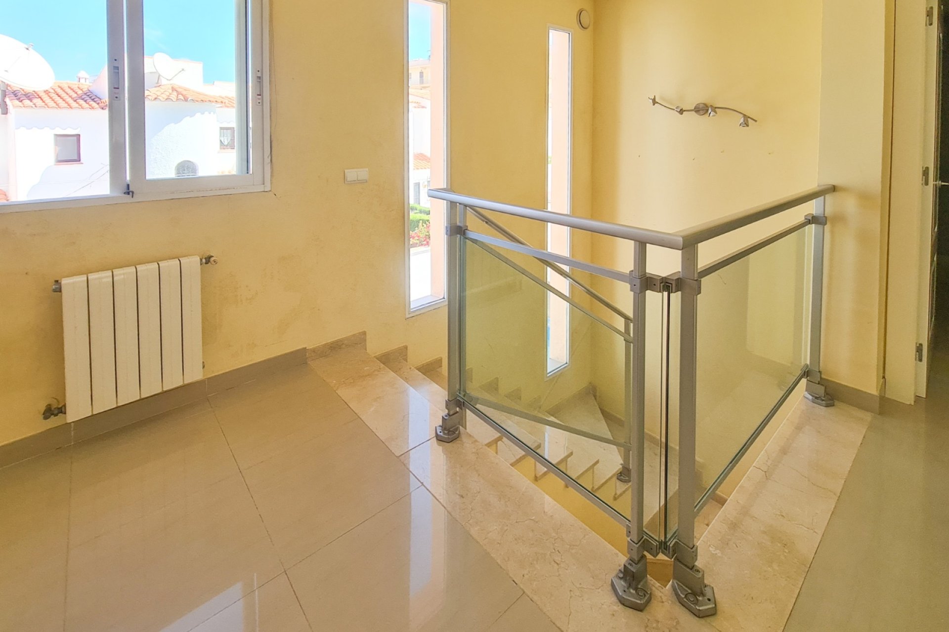 Resale - Villa -
Albir