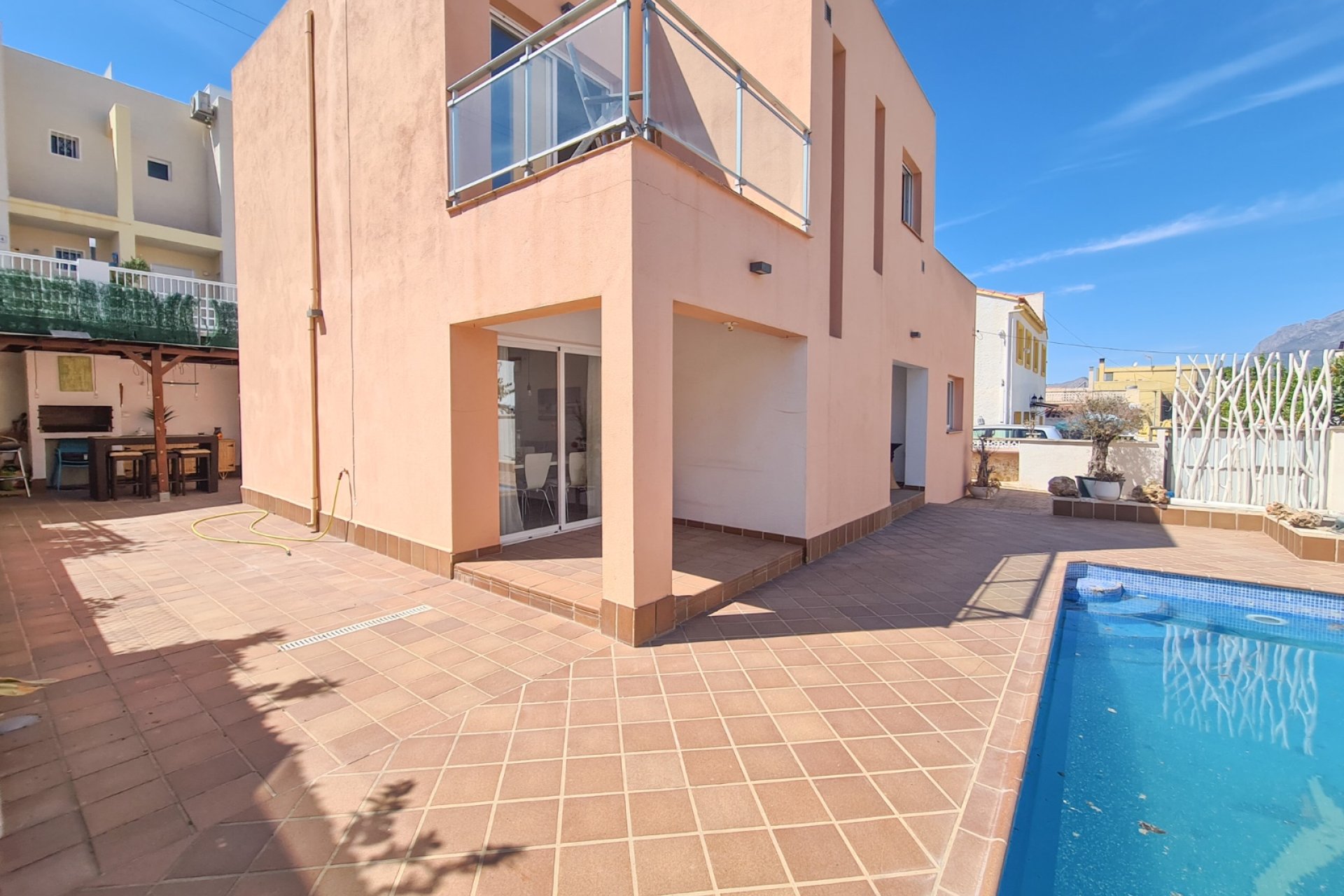 Resale - Villa -
Albir