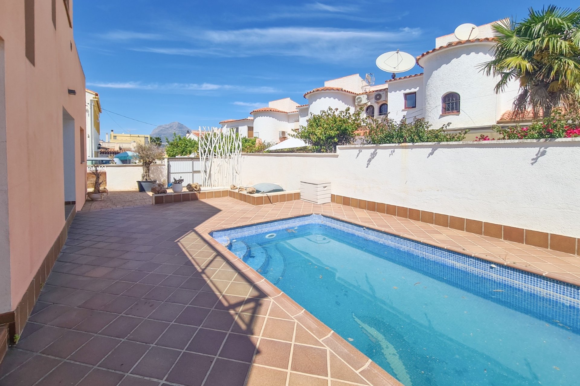 Resale - Villa -
Albir