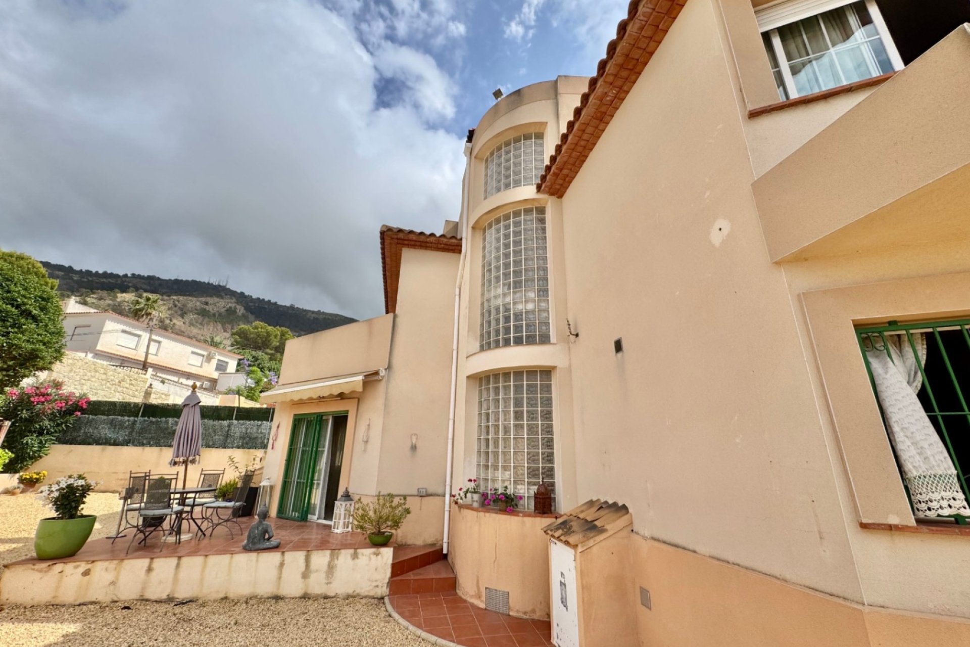 Resale - Villa -
Albir