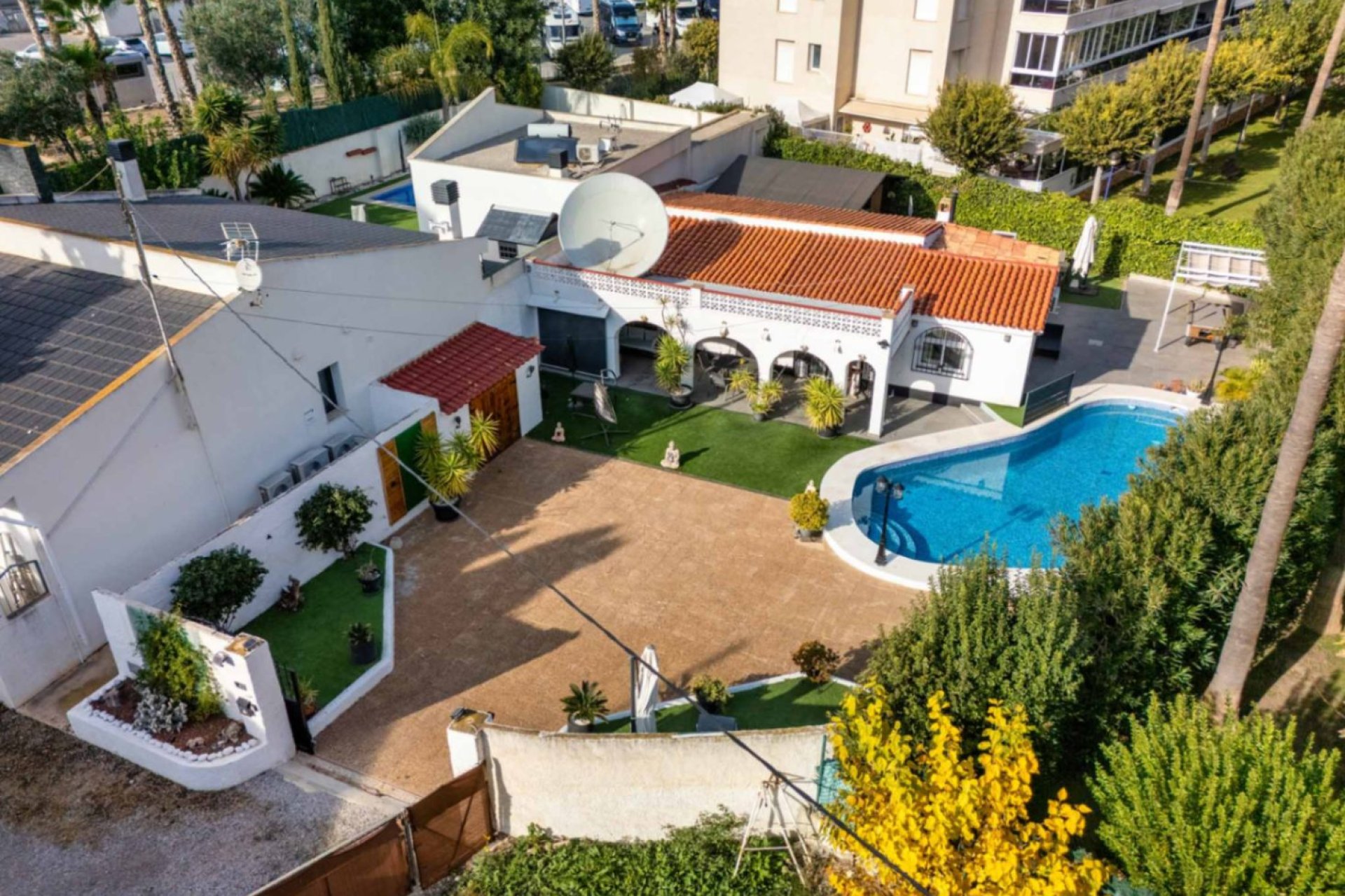 Resale - Villa -
Albir